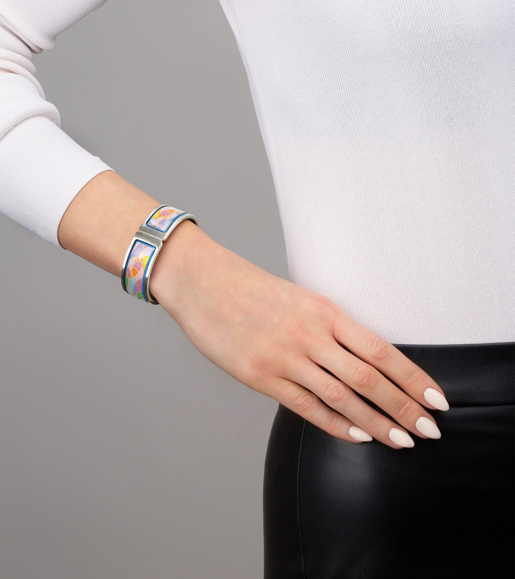 Manchette Regina en émail et plaqué au rhodium - Bleu, Jaune & Violet