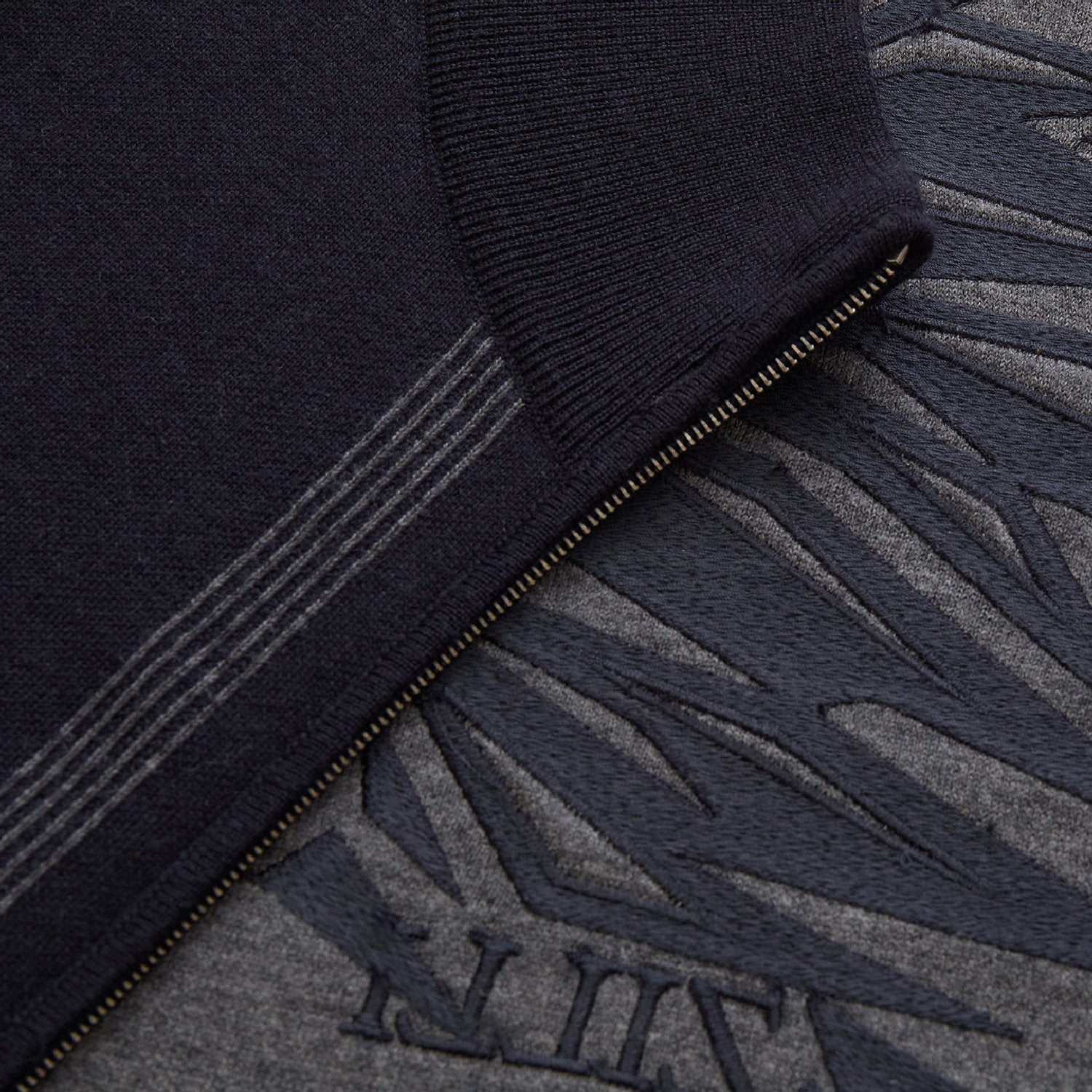 Gilet zippé brodé en laine - Bleu & Gris