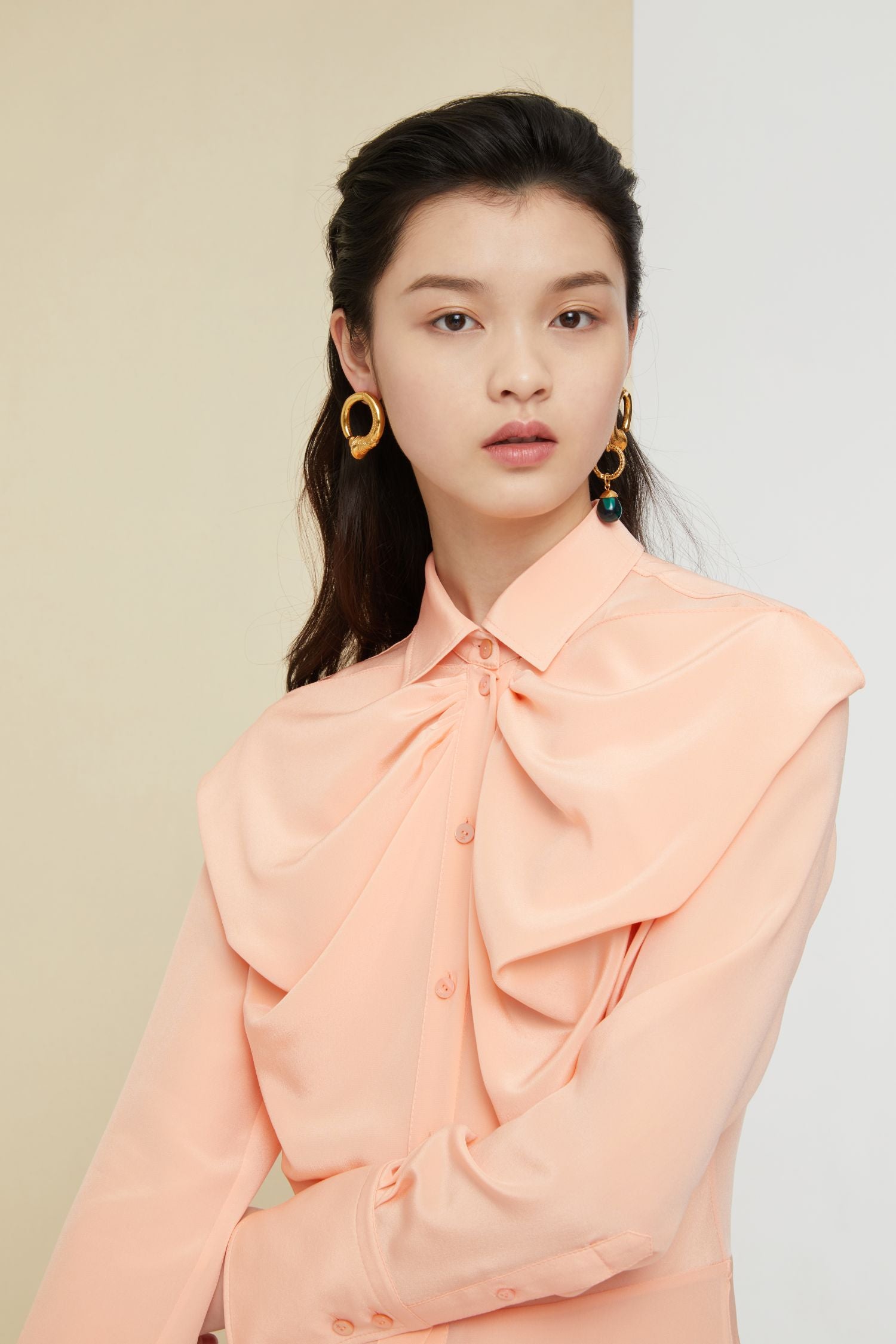 Asymmetrical brass and stones earrings - Or et Pierres