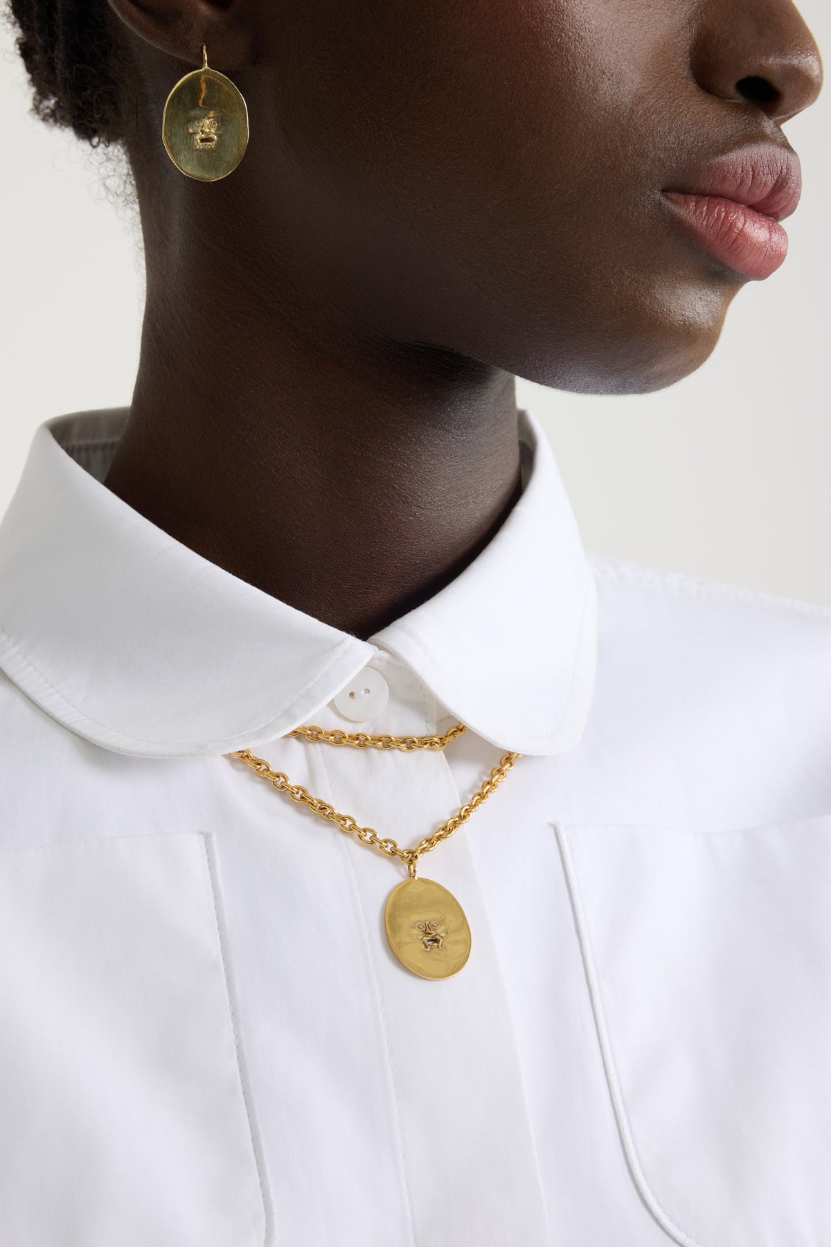 Gold / Collier à pendentif Bocca en laiton
