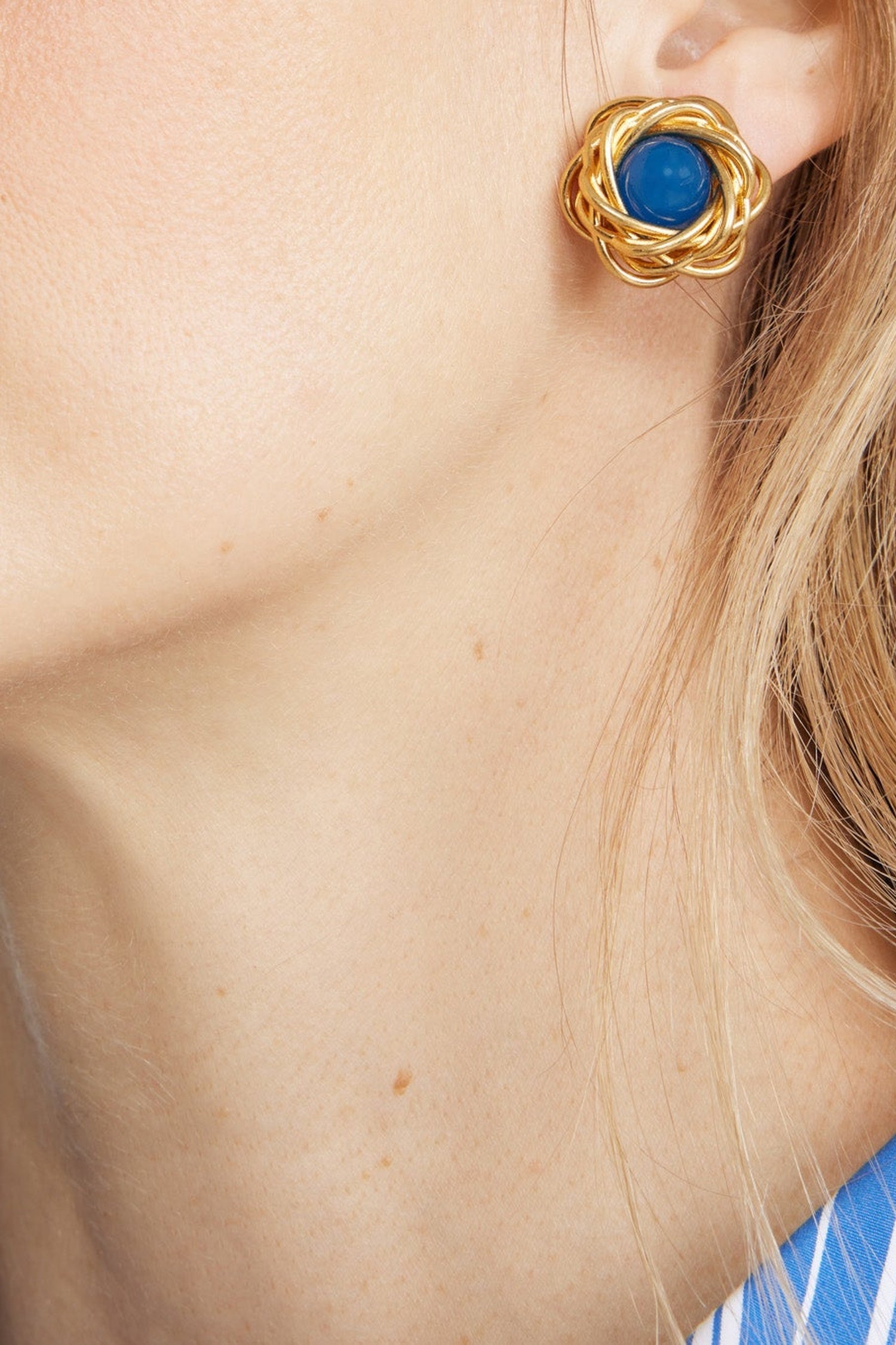 Boucles d'oreilles nid en laiton doré et résine