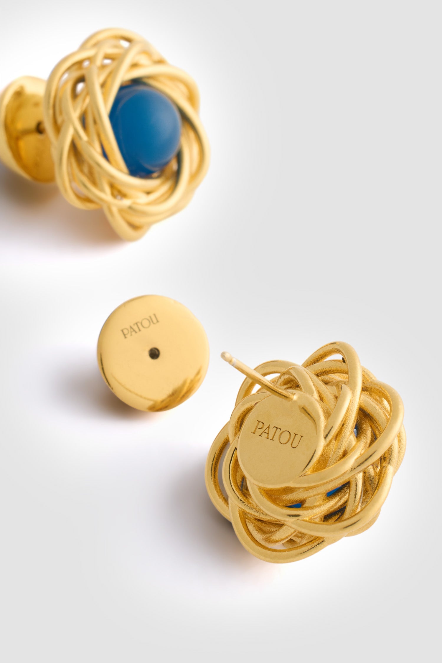 Boucles d'oreilles nid en laiton doré et résine