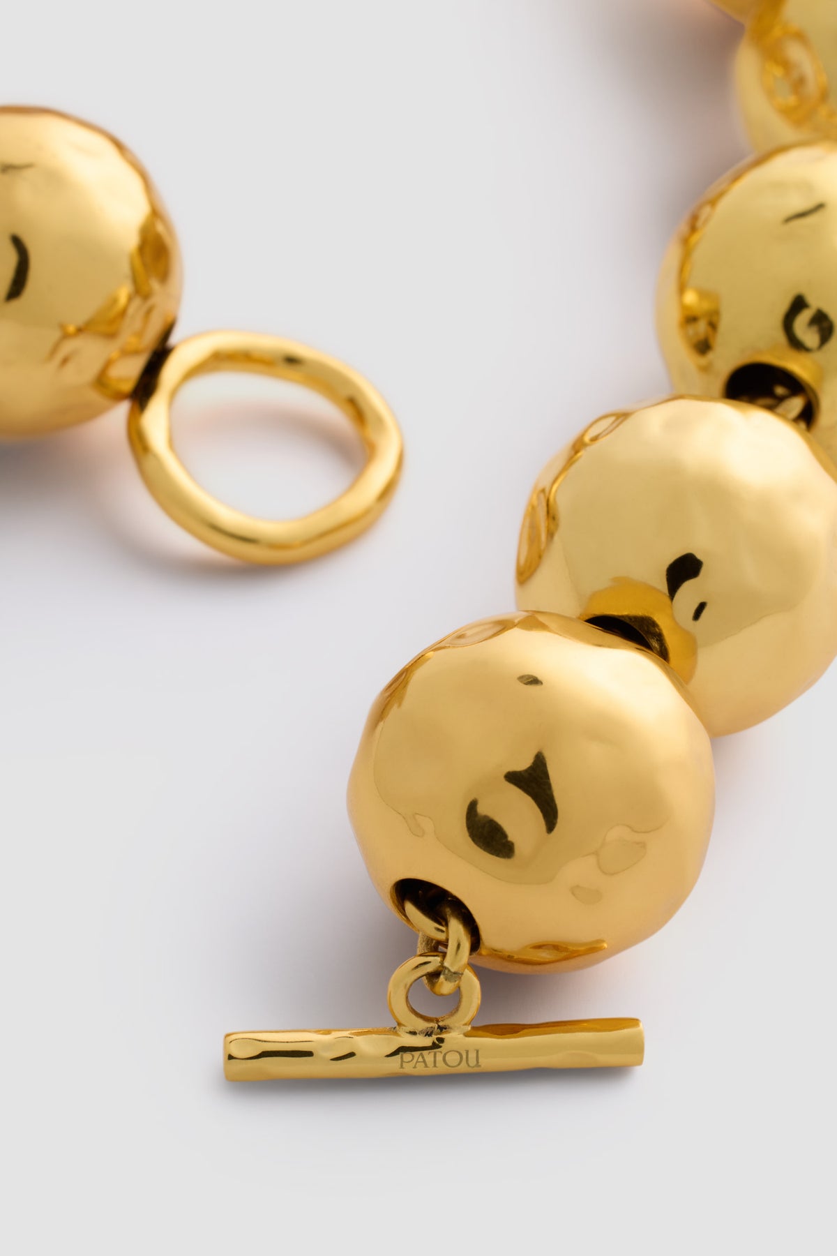 Gold / Collier à boules martelées en laiton doré