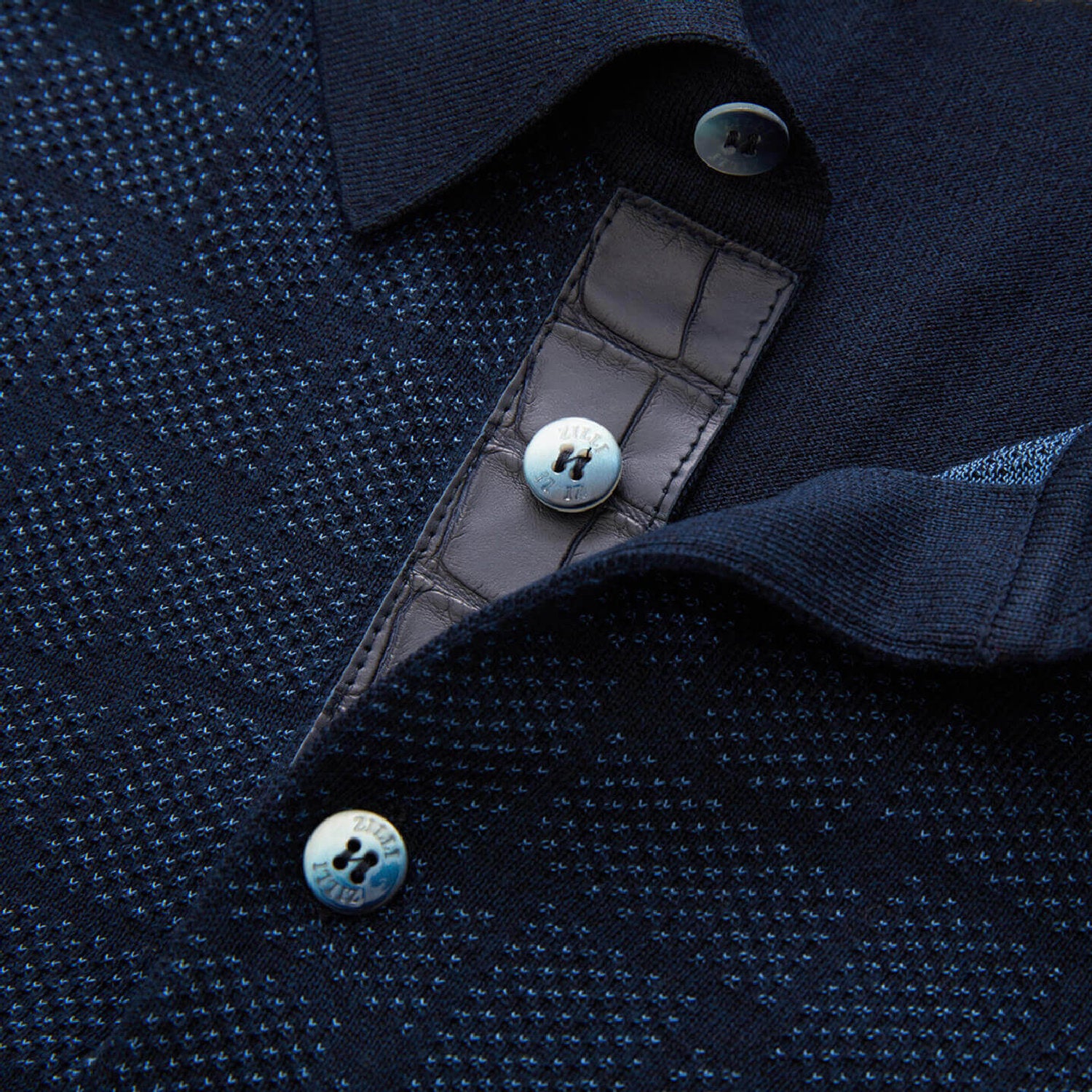 Polo à motif texturé en soie - Bleu