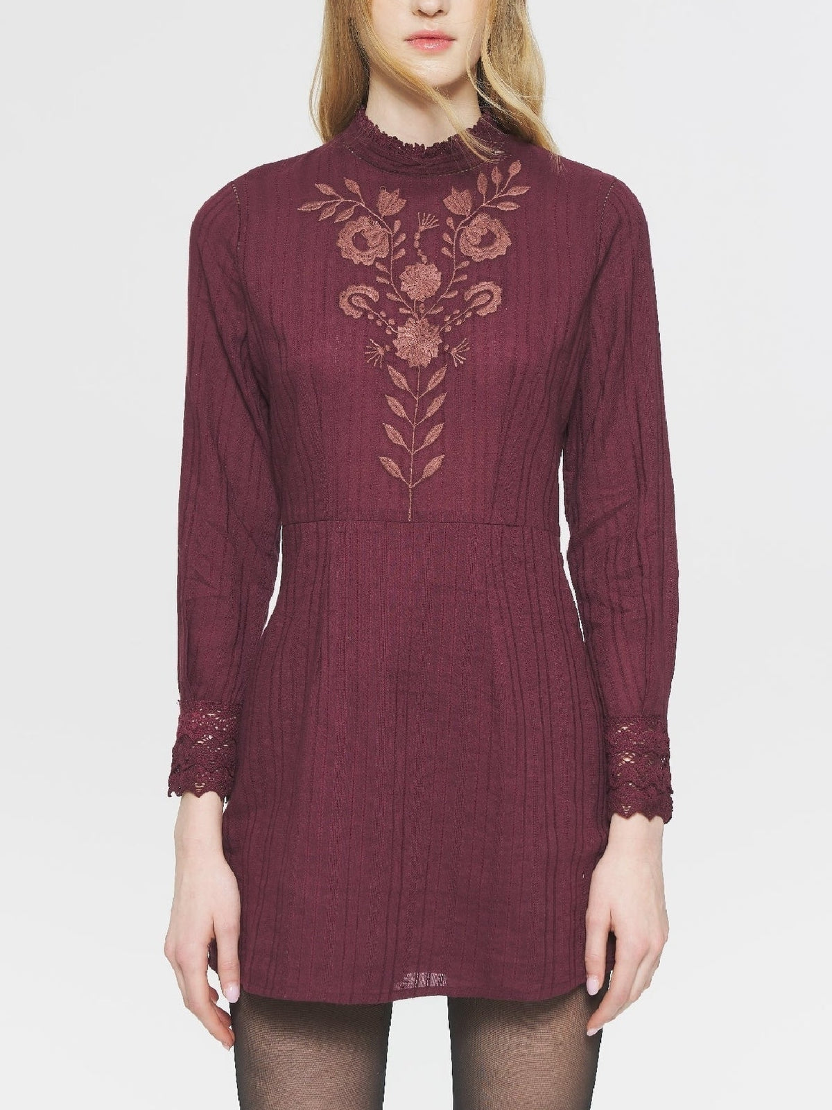 Robe courte brodée Kiss - Burgundy
