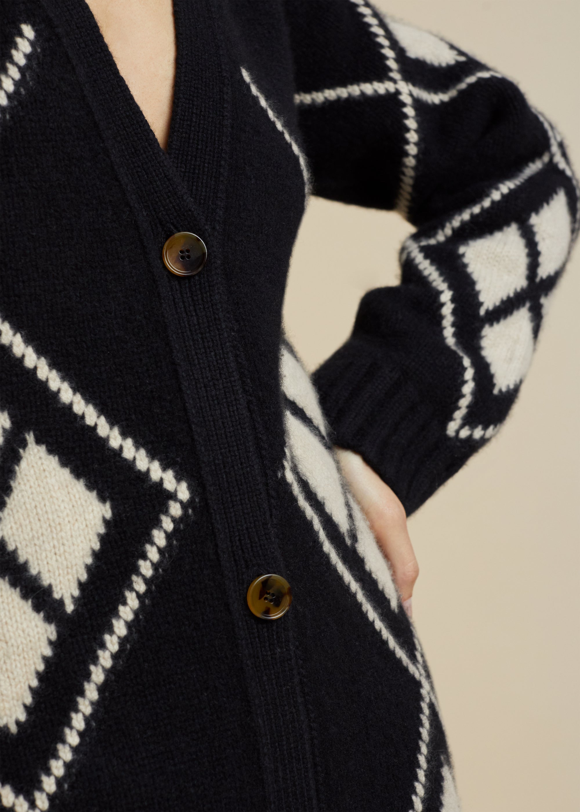 Klara cardigan in cashmere - Black & Custard