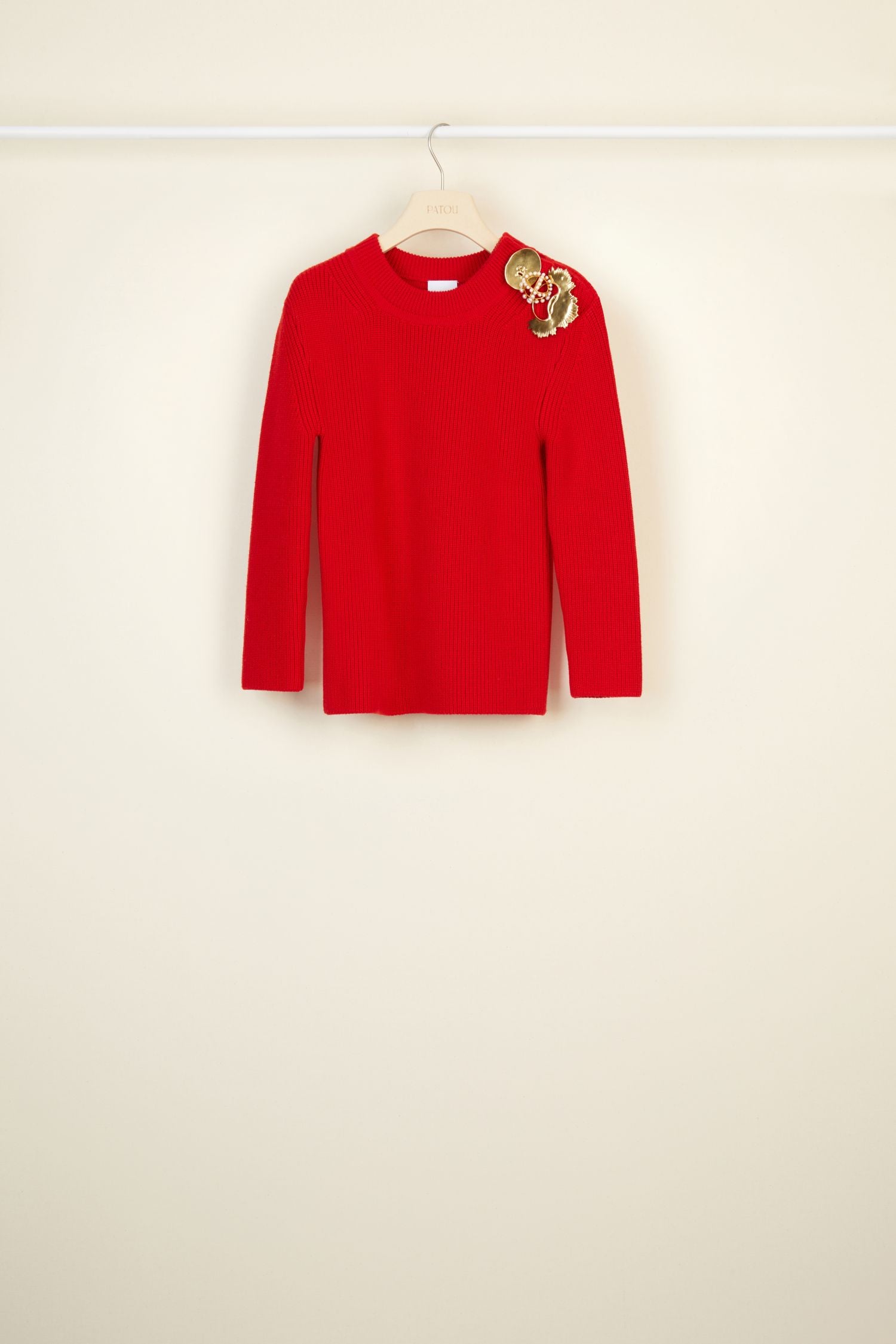 Pull en laine Mérinos décoré de broches - Rouge