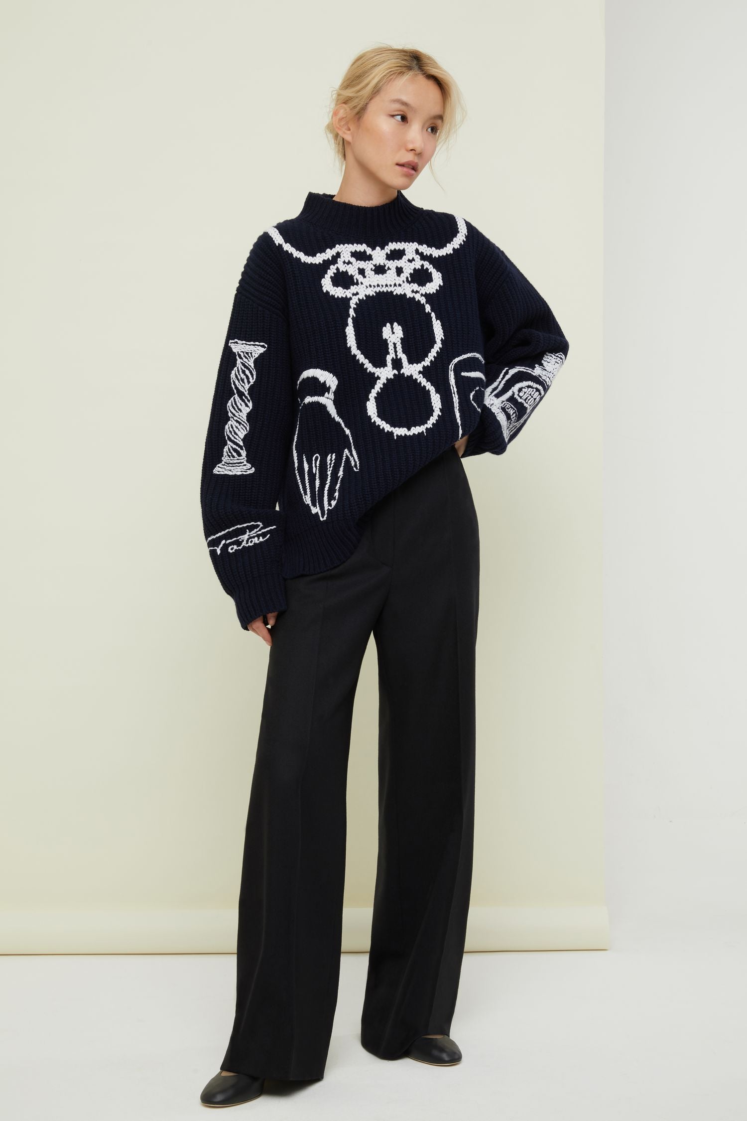 Pull en laine Mérinos à motifs brodés - Bleu Marine