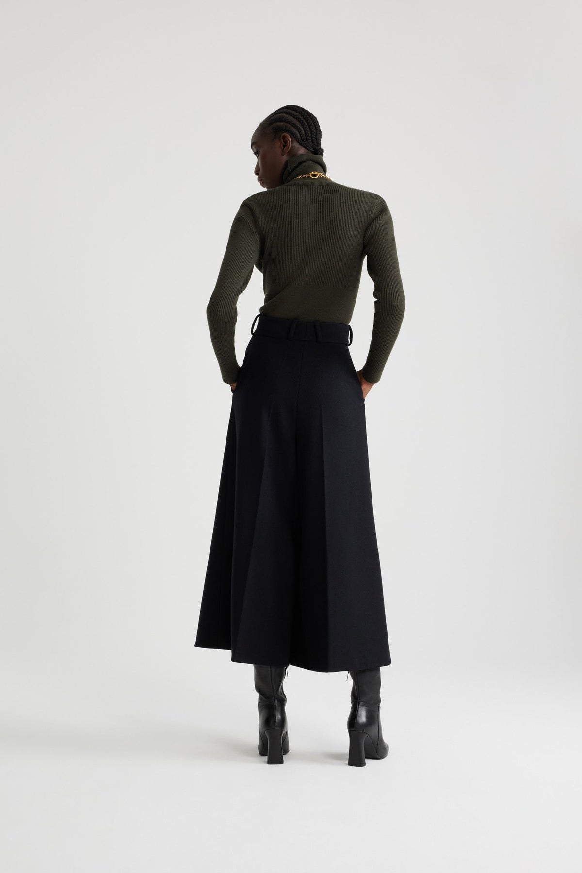 Khaki / Pull à col roulé côtelé en laine et cachemire éco-responsable
