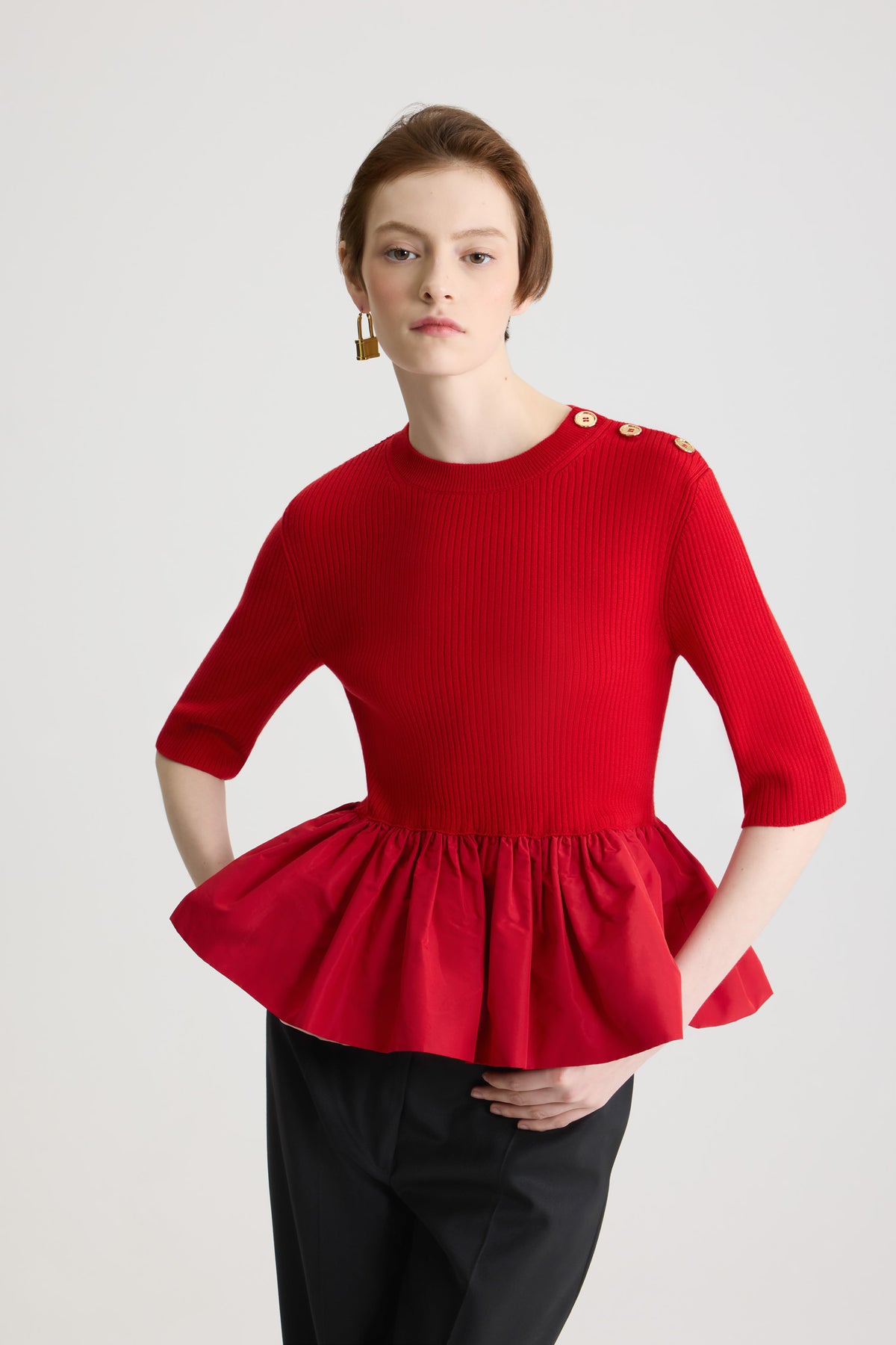 Elixir Red / Pull côtelé à ourlet volanté en laine et faille