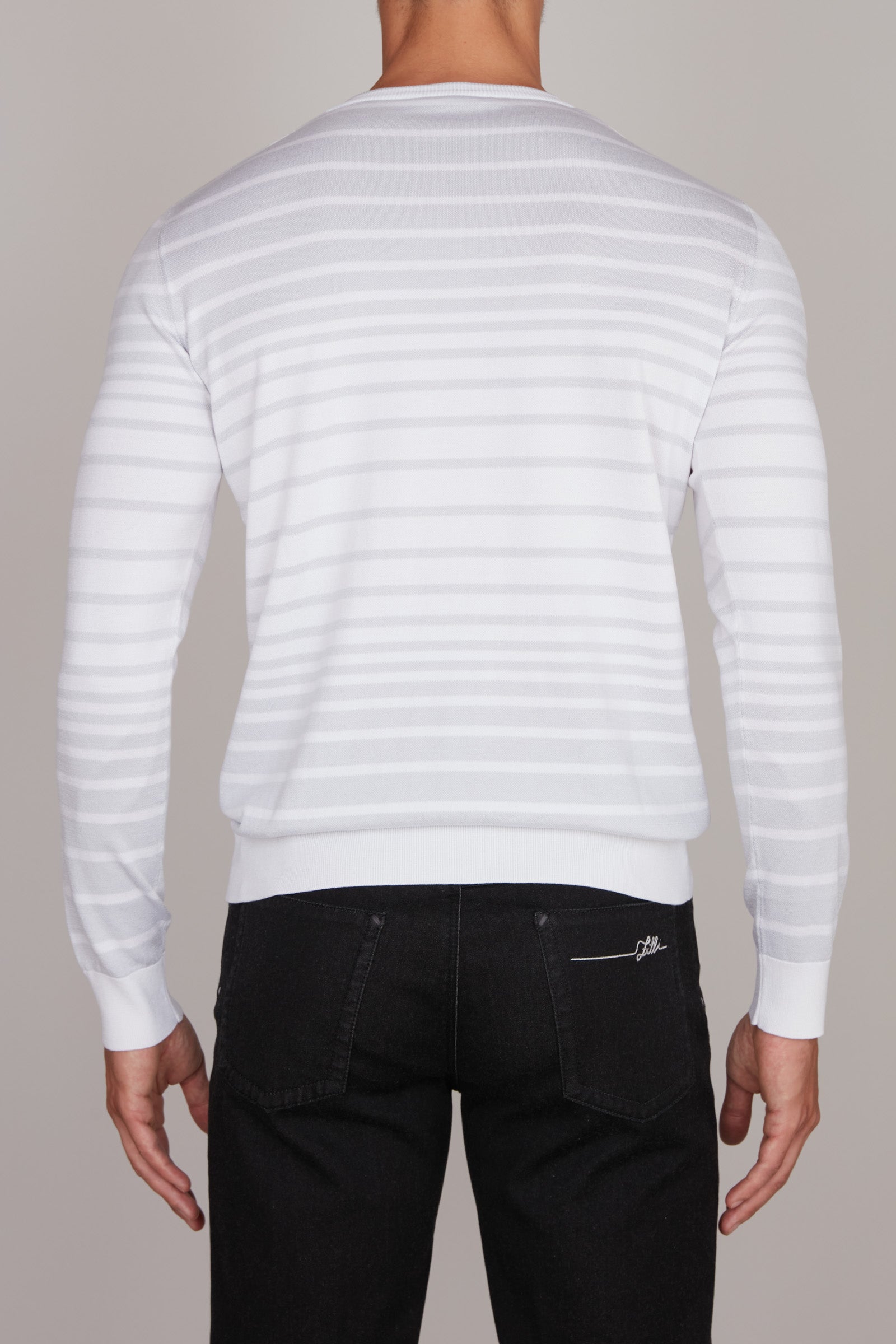 Pull à col V et rayures horizontales en soie - Blanc & Gris