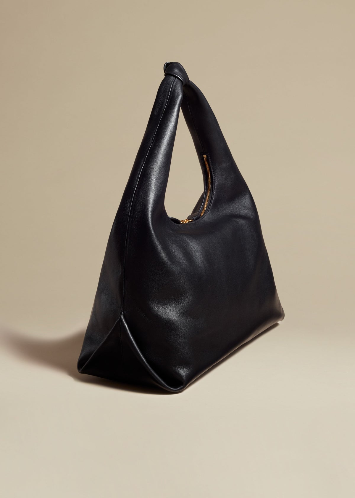 Black The Large Beatrice Hobo In Black Leather - Black