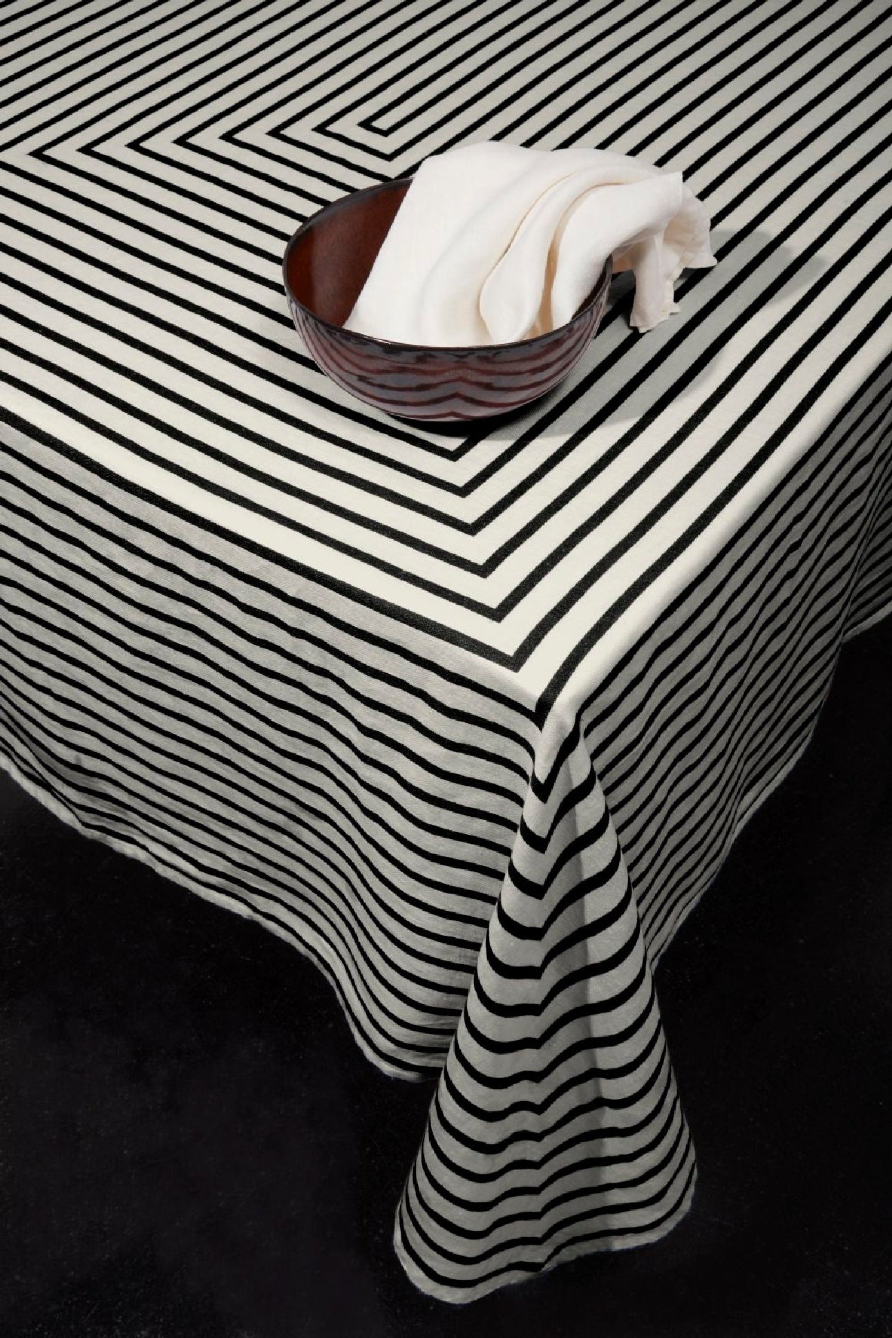 Nappe Concorde en satin de lin - Black & Ecru