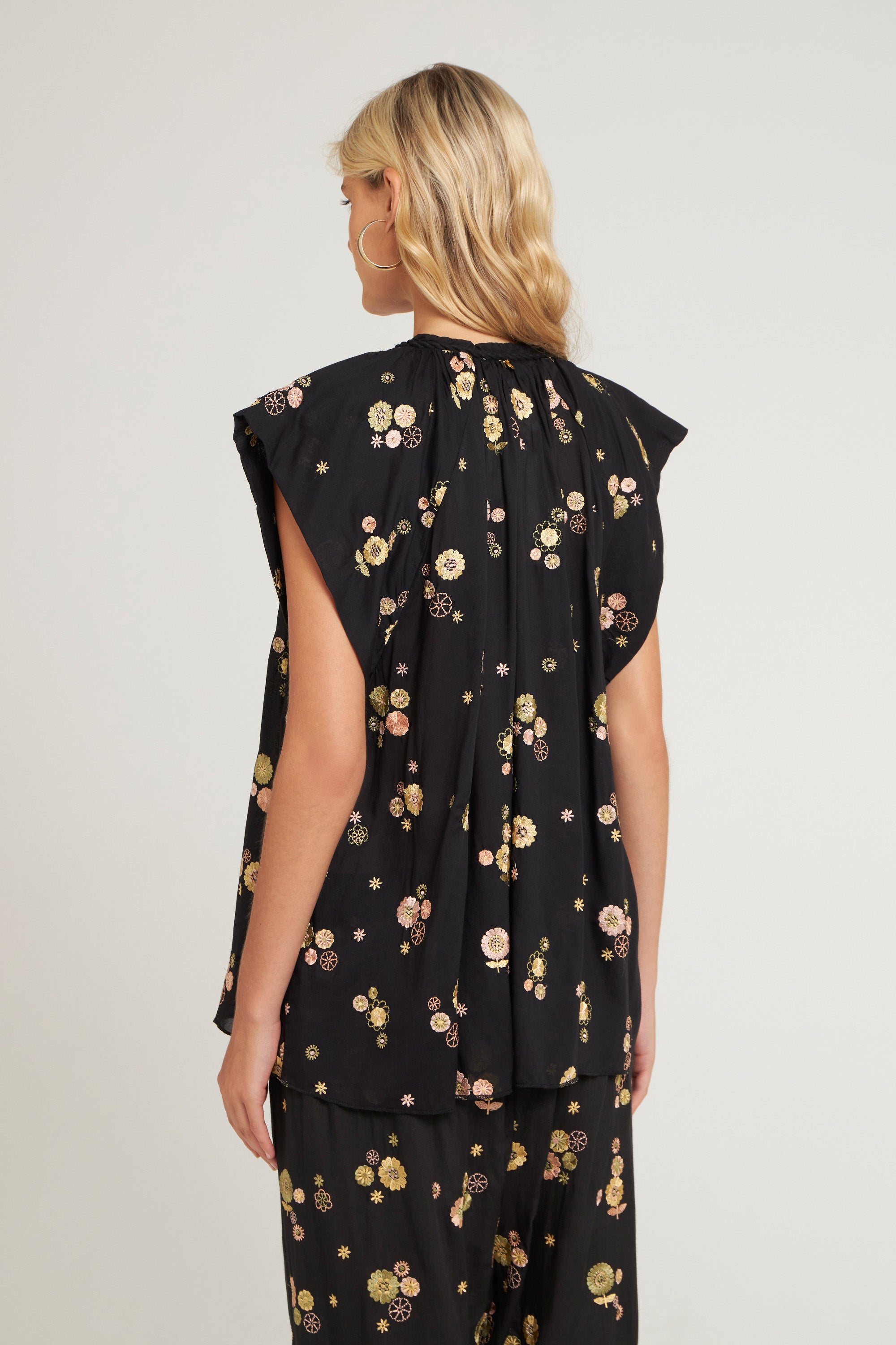 BLACK LOLA TEE
