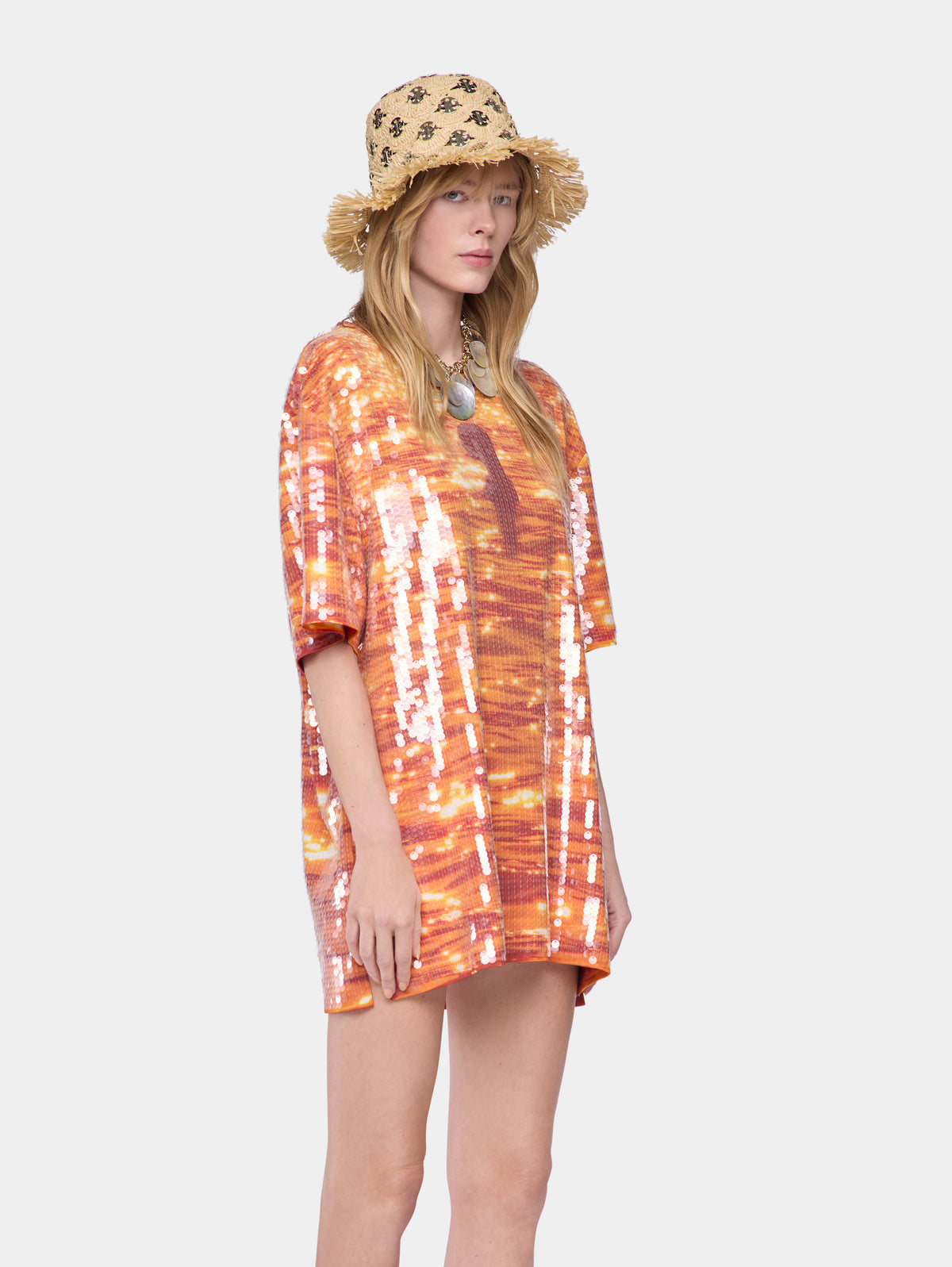 Bob in raffia