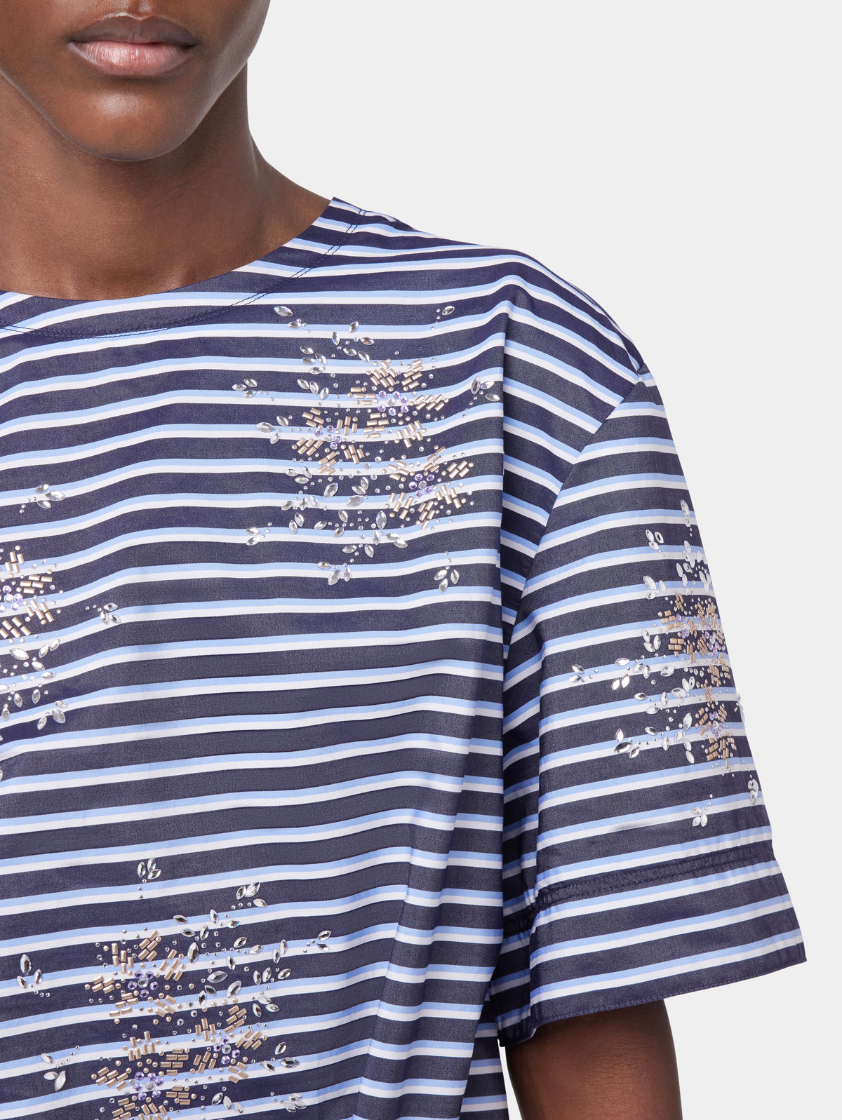 STRIPED WHITE AND BLUE EMBROIDERED TEE-SHIRT IN COTTON POPLIN