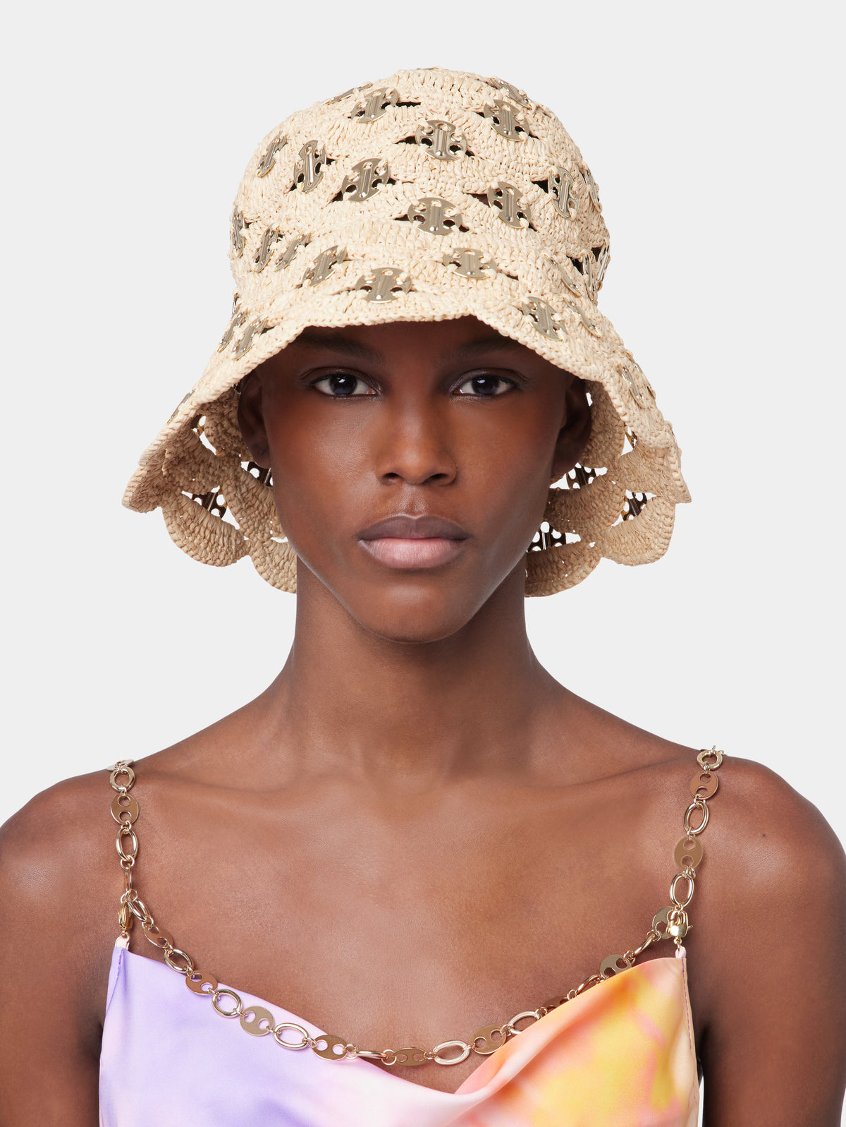Beige bob in raffia