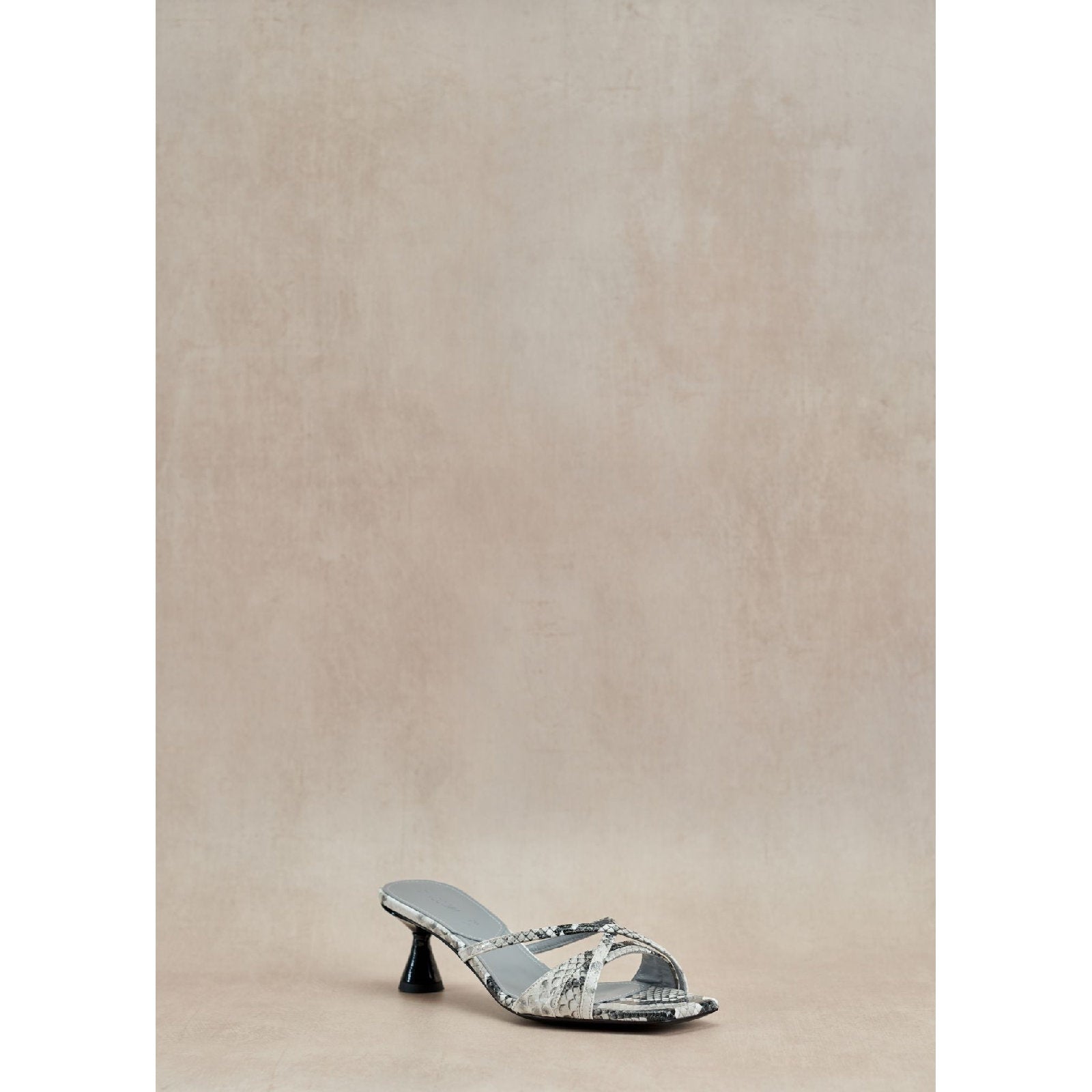 Lust 55 mules - White snake effect