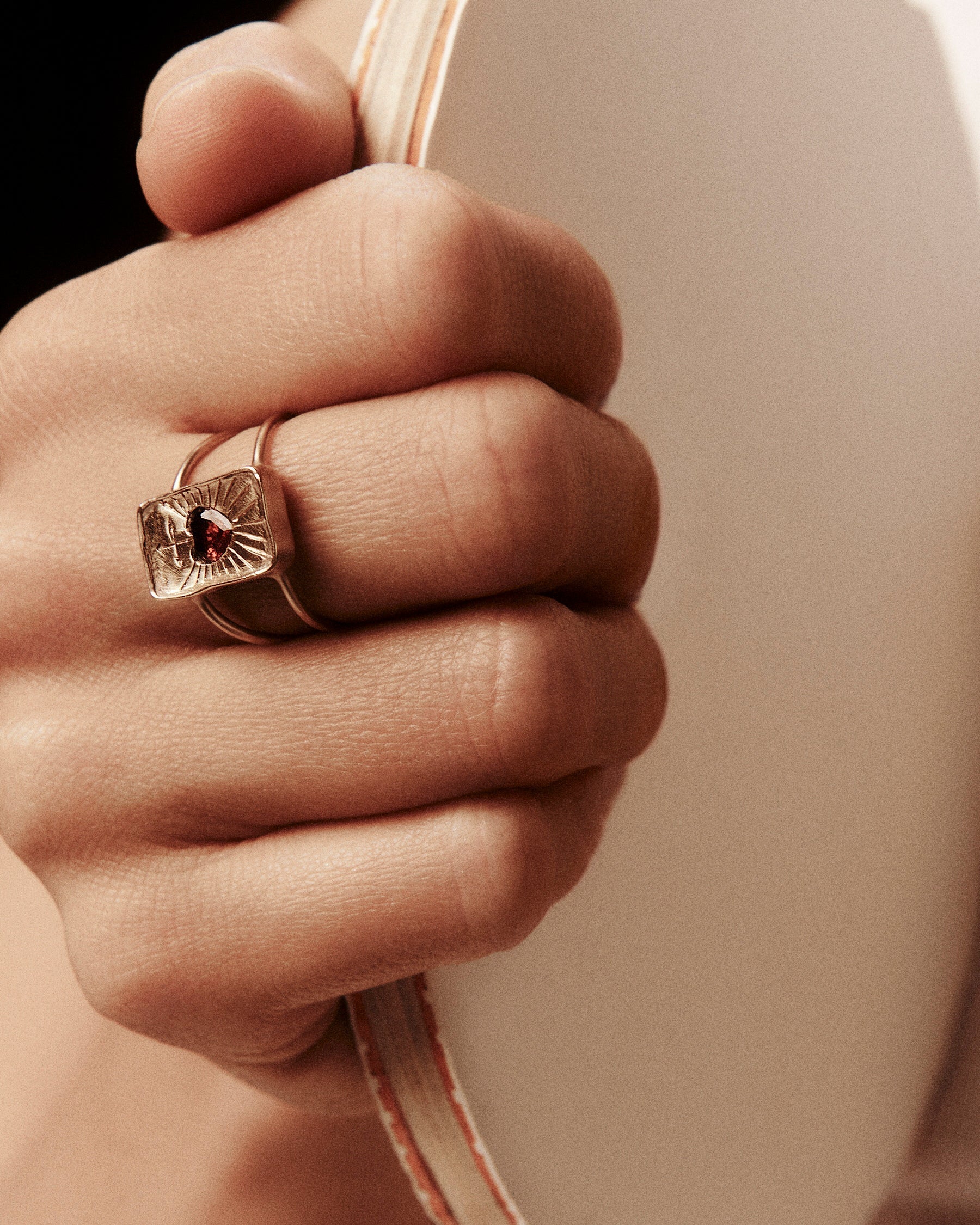 ZDELETE REF A 0 Bague L'AMOUR Bague GRENAT