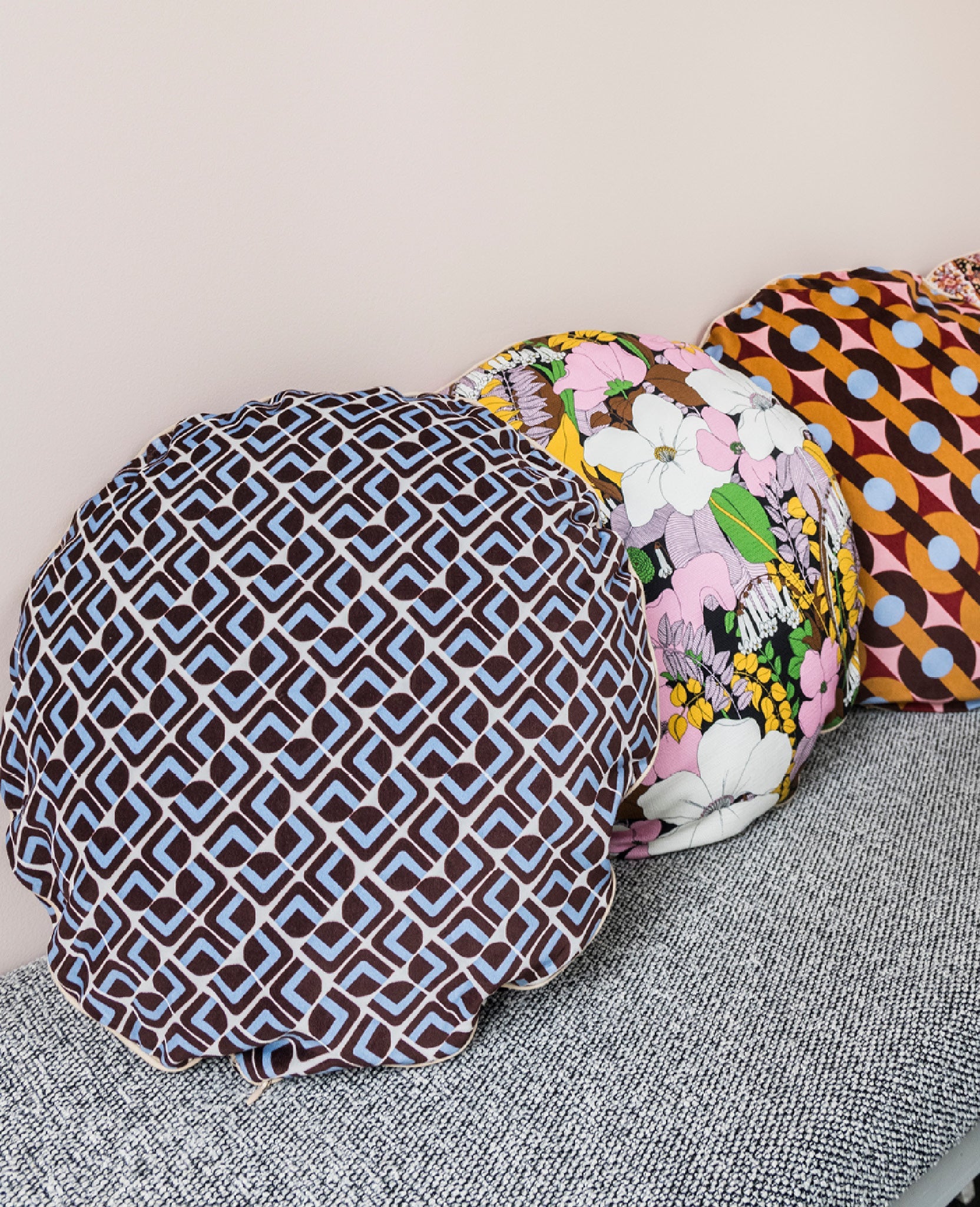 Bomboloni velvet cushion - Blue