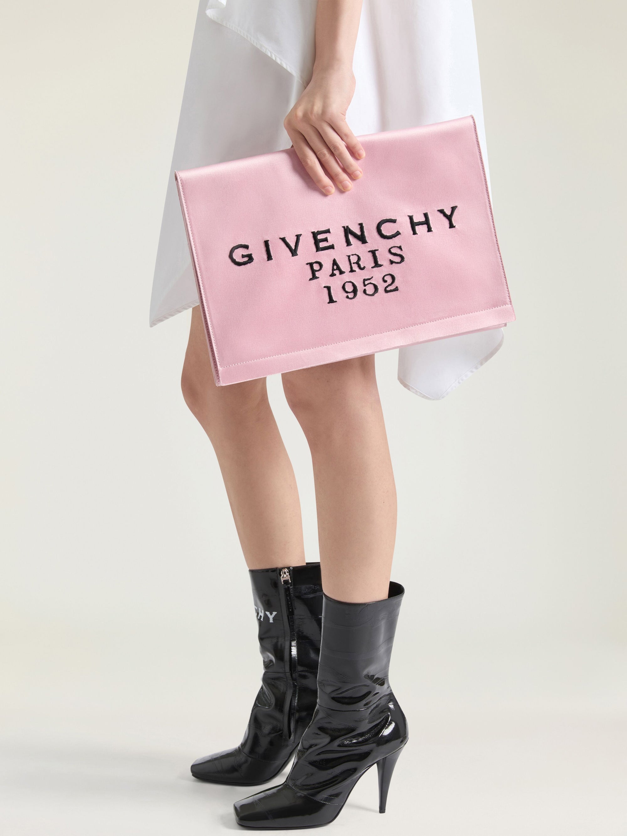 SHOW - GIVENCHY POCHETTE