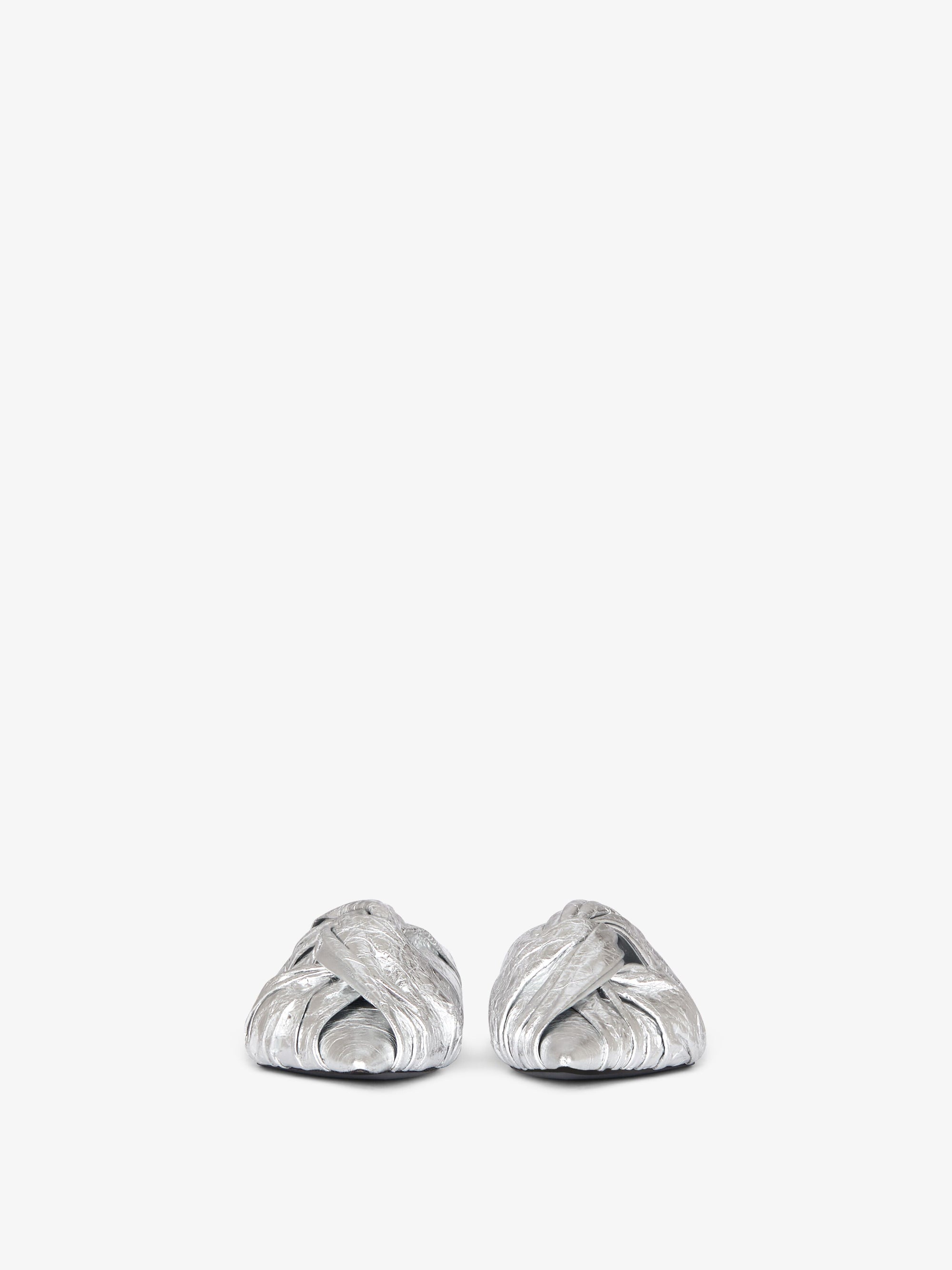 Mules plates Twist en cuir laminé - Silvery