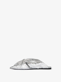 Mules plates Twist en cuir laminé - Silvery