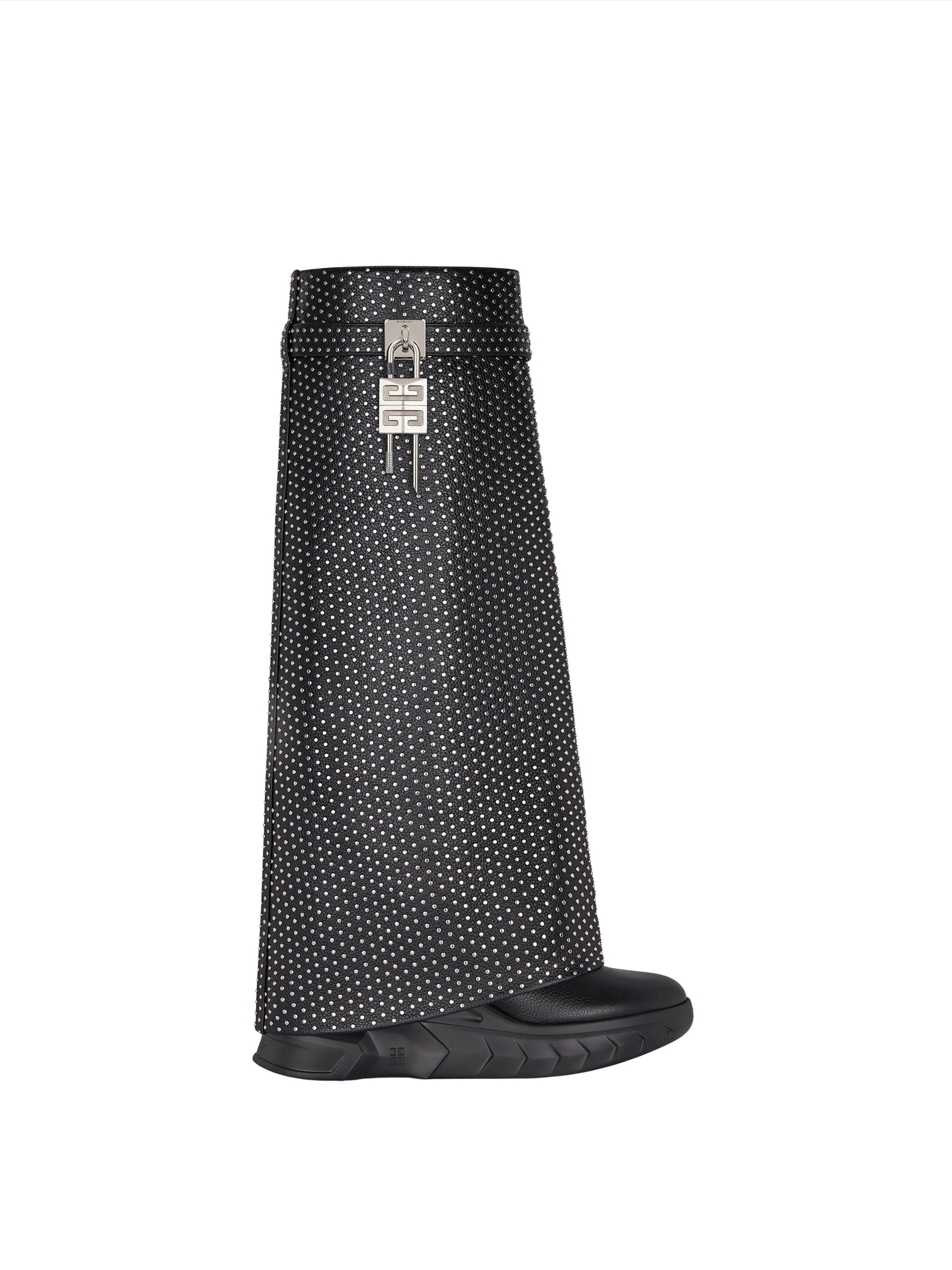 GRAINED LEATHER WITH STUDS
