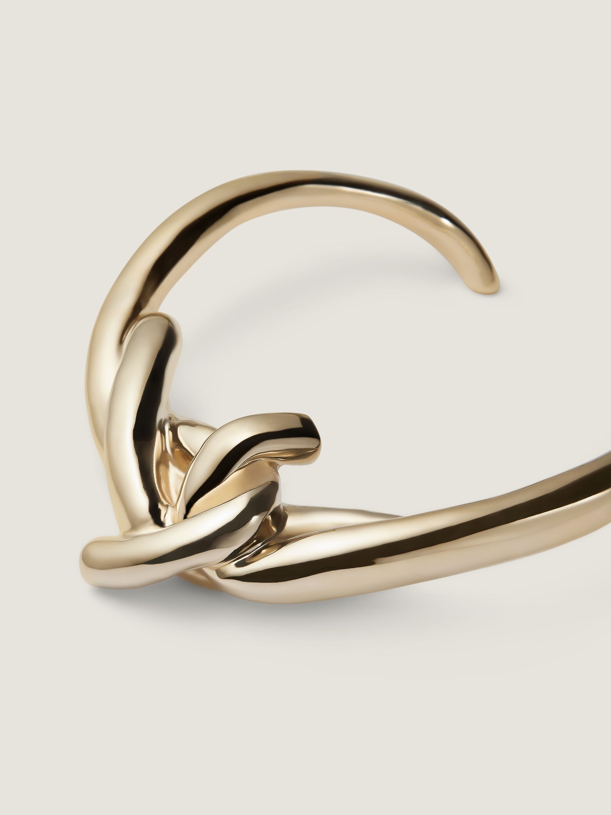CHAIN LINK GOLDEN TORQUE NECKLACE