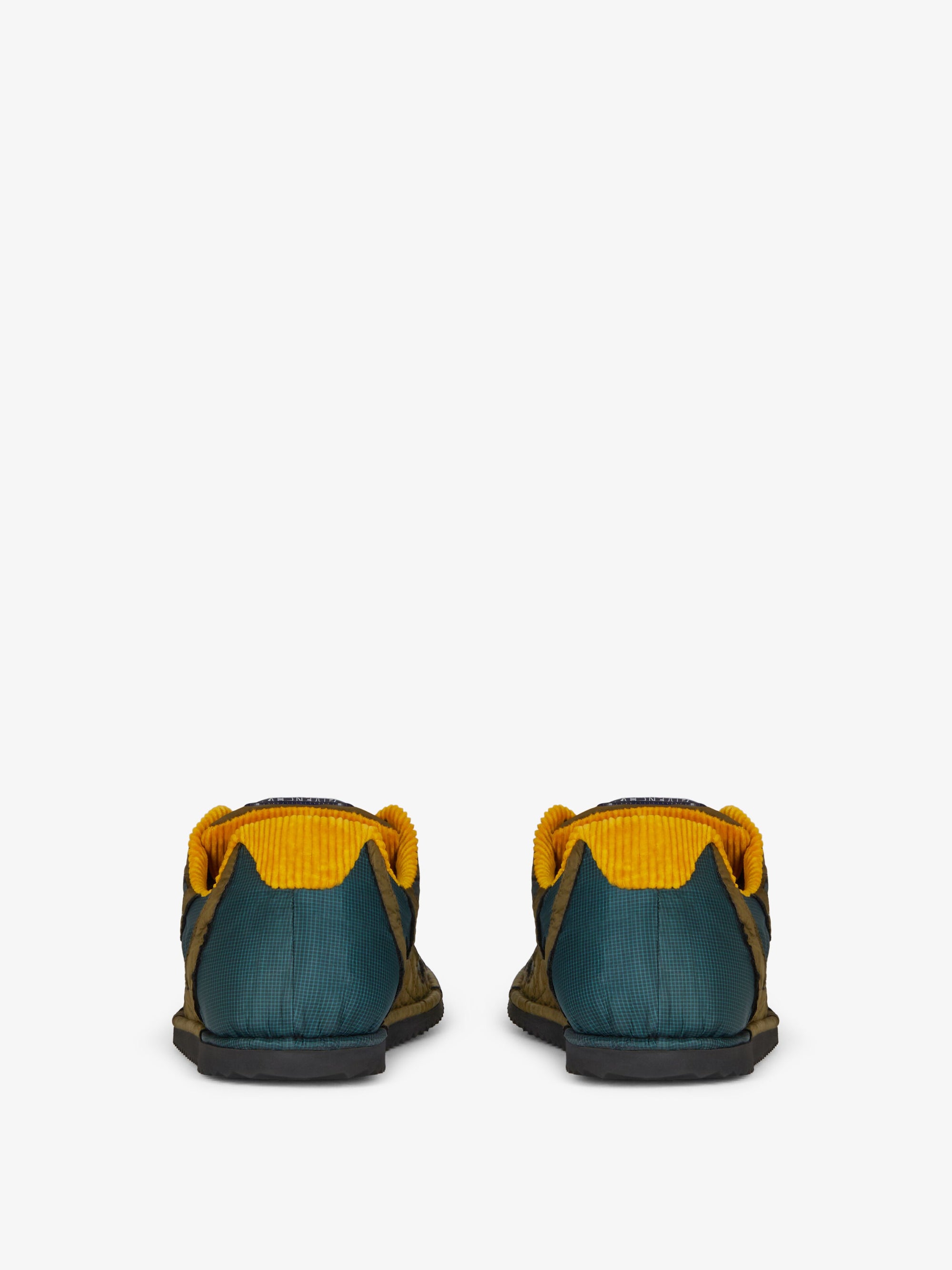 FLAT SNEAKER