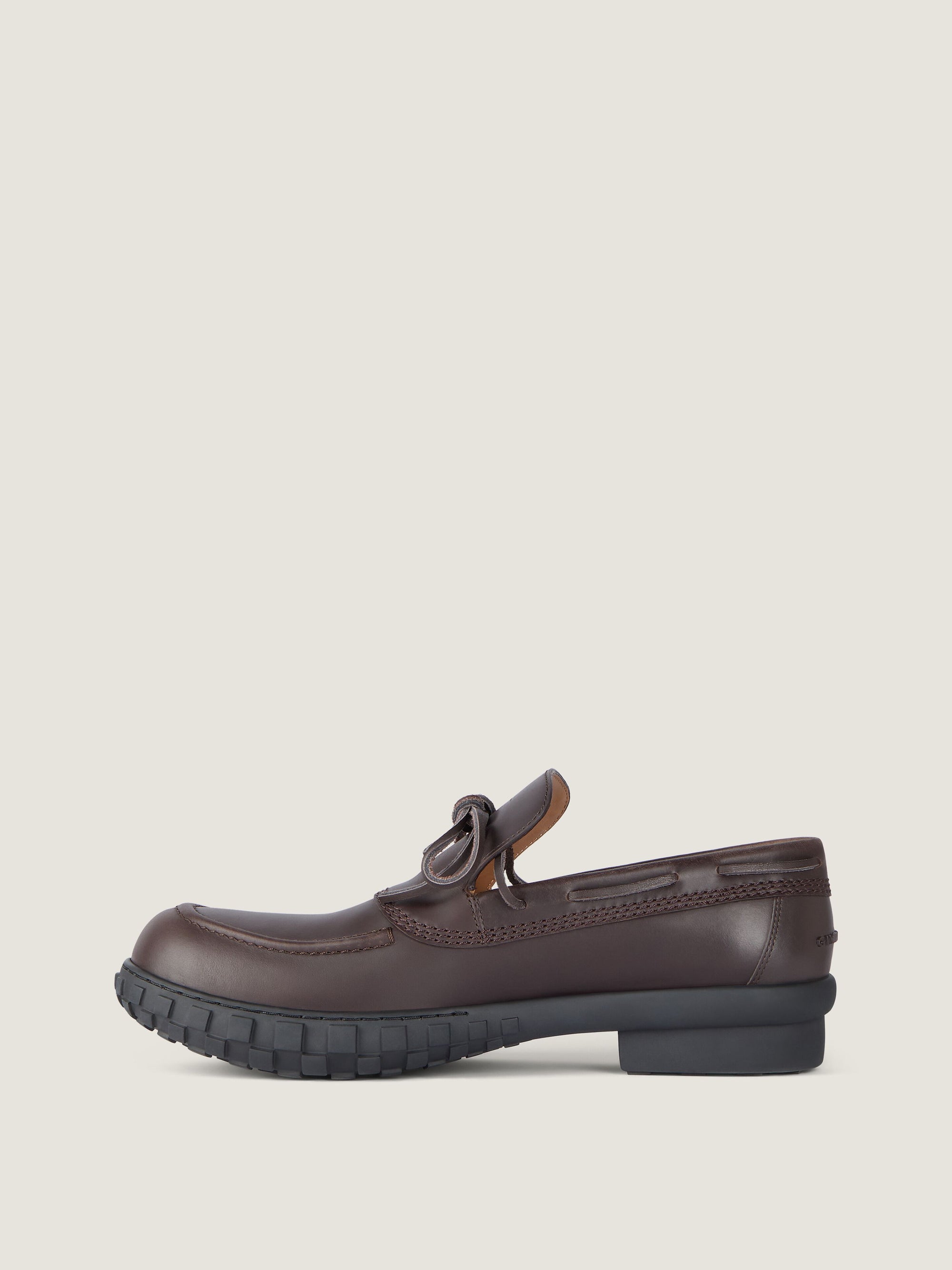 MAT LEATHER/BLACK SOLE