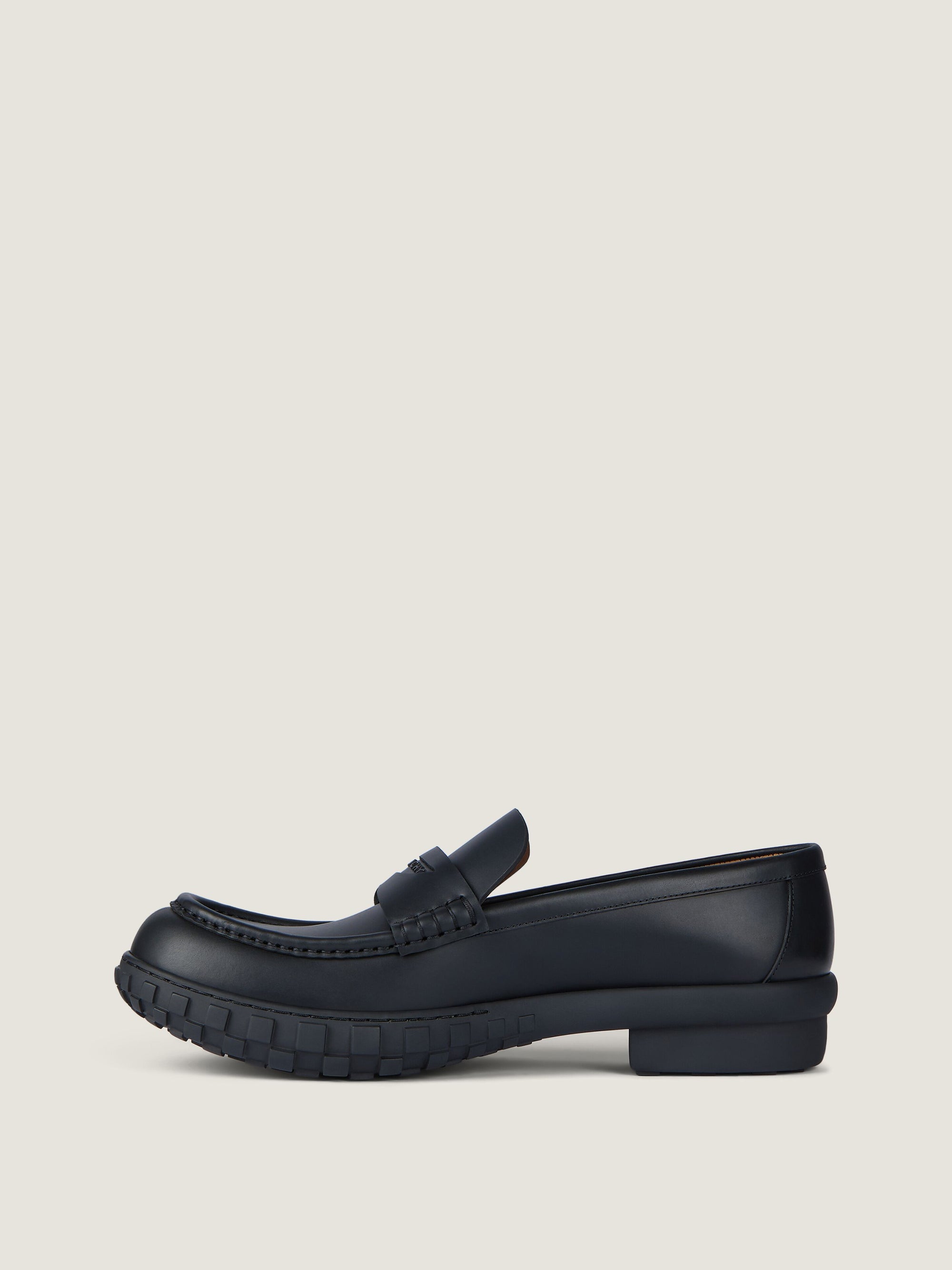 MAT LEATHER/BLACK SOLE