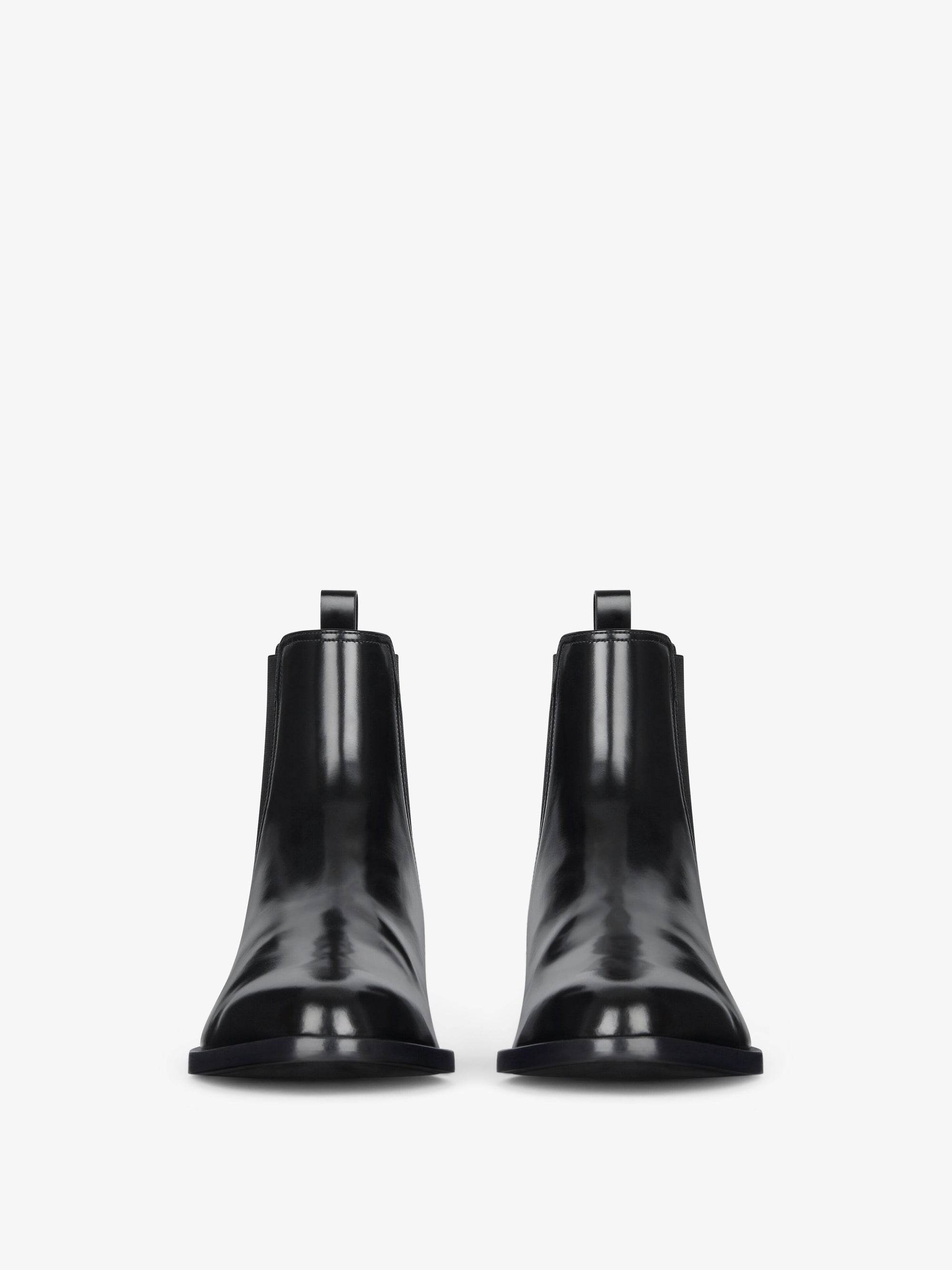 CLASSIC CHELSEA ANKLE BOOTS