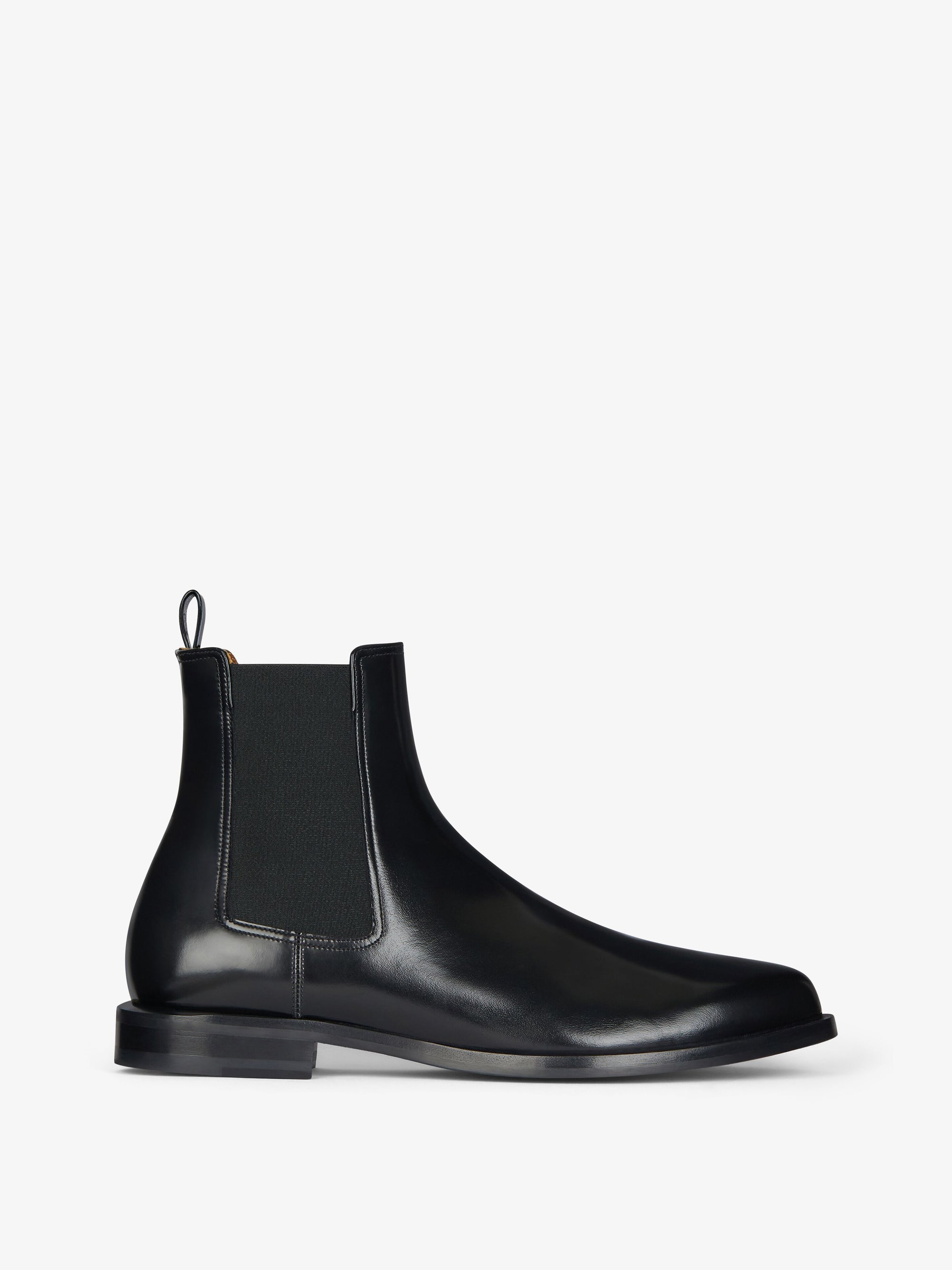 CLASSIC CHELSEA ANKLE BOOTS