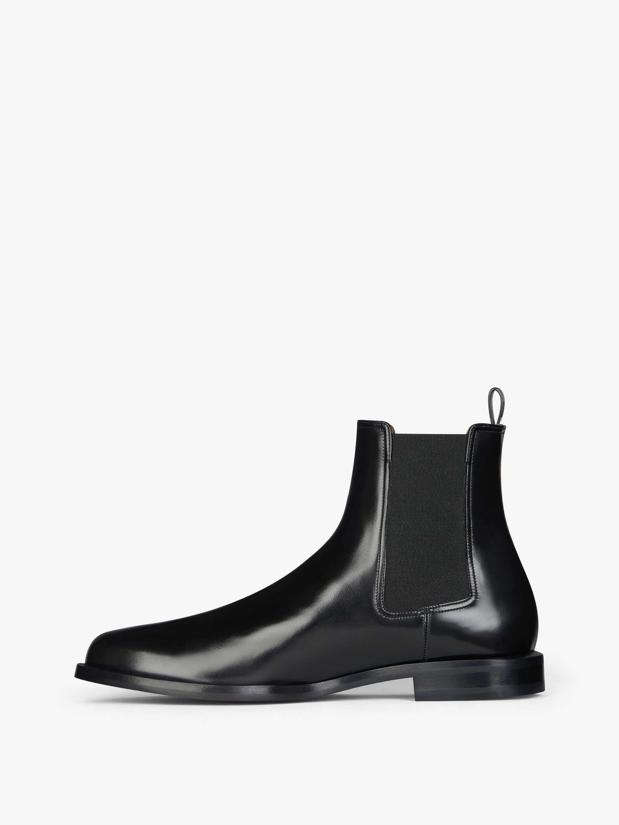CLASSIC CHELSEA ANKLE BOOTS