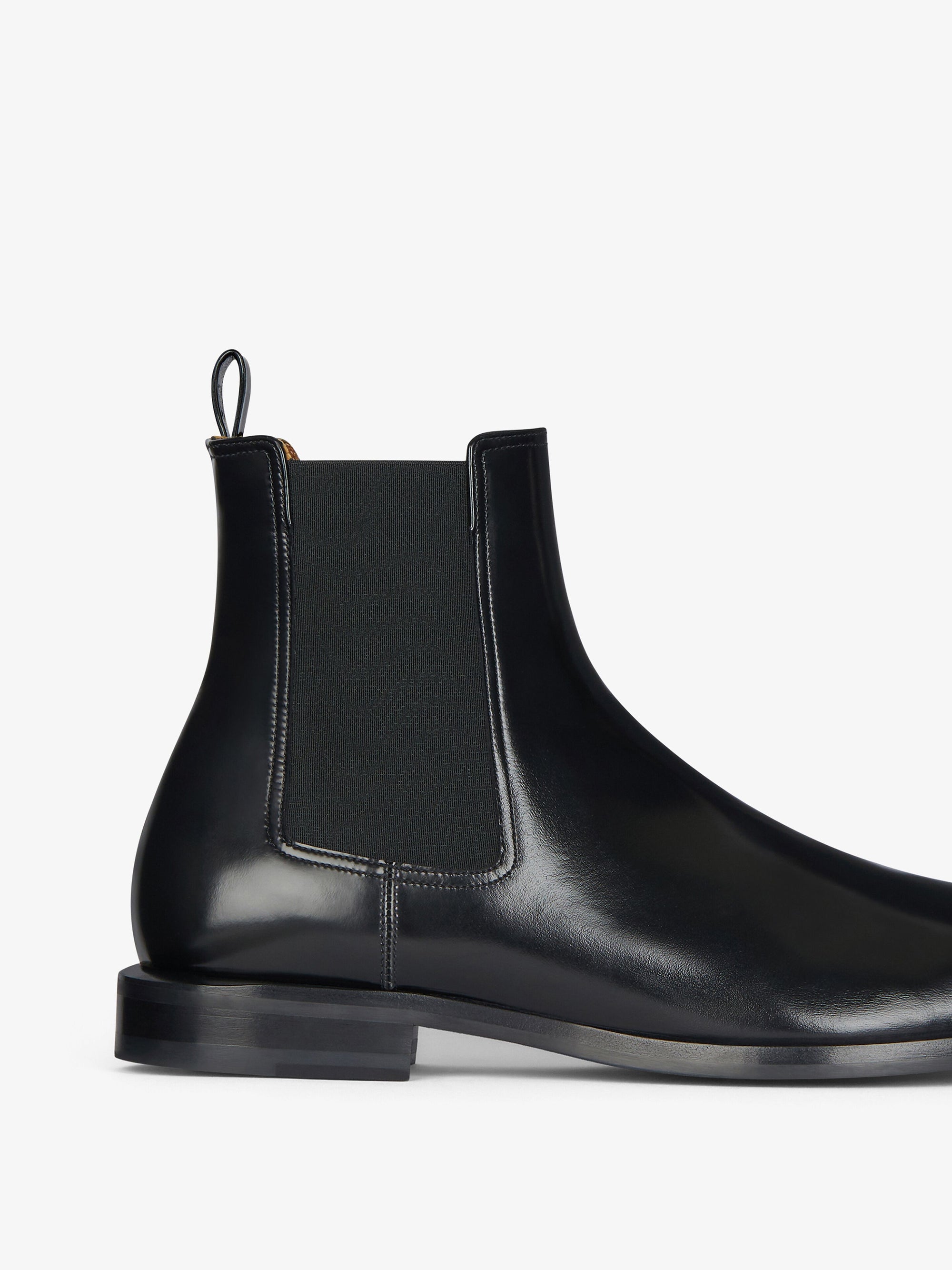 CLASSIC CHELSEA ANKLE BOOTS