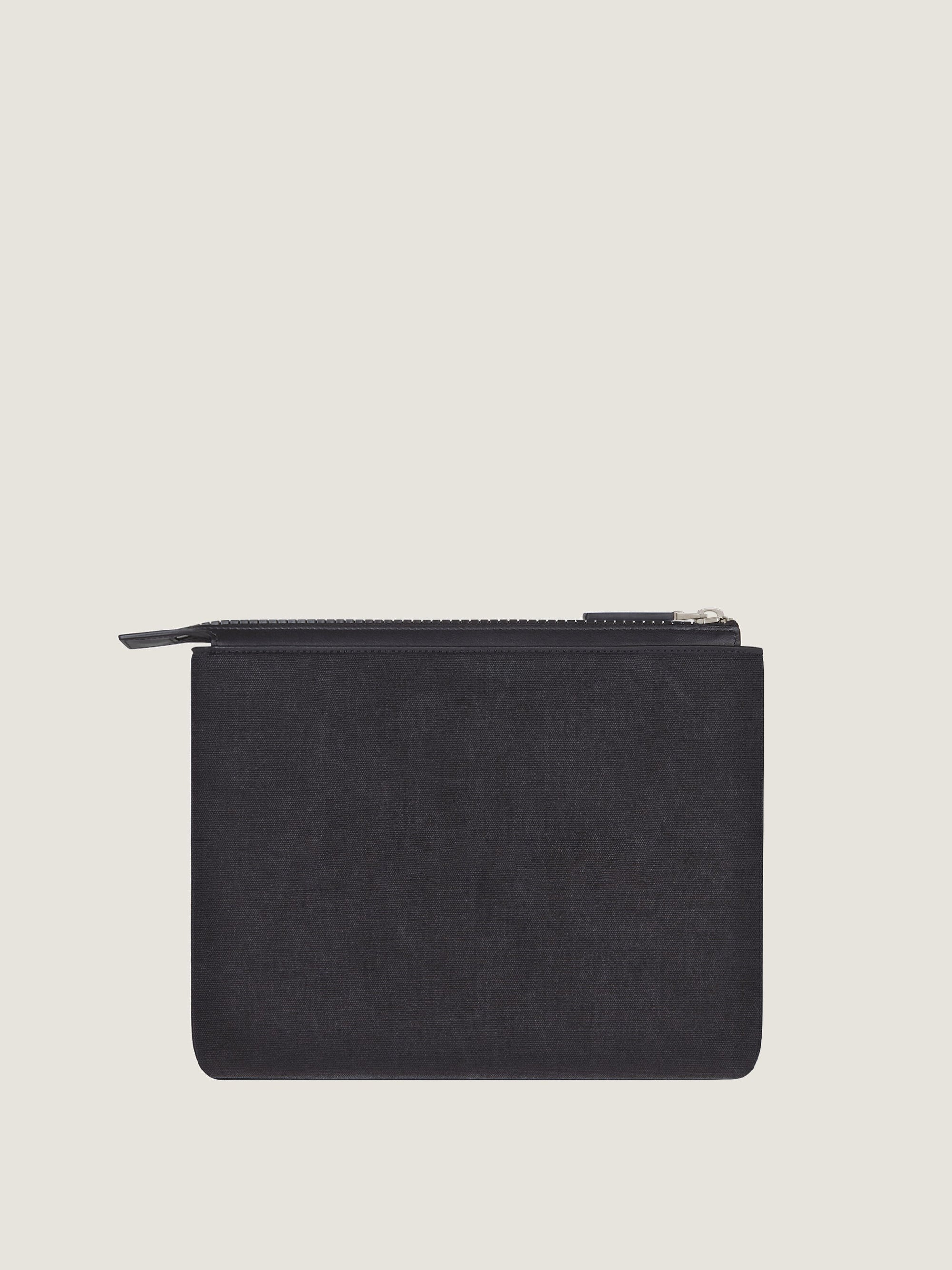 TRAVEL POUCH