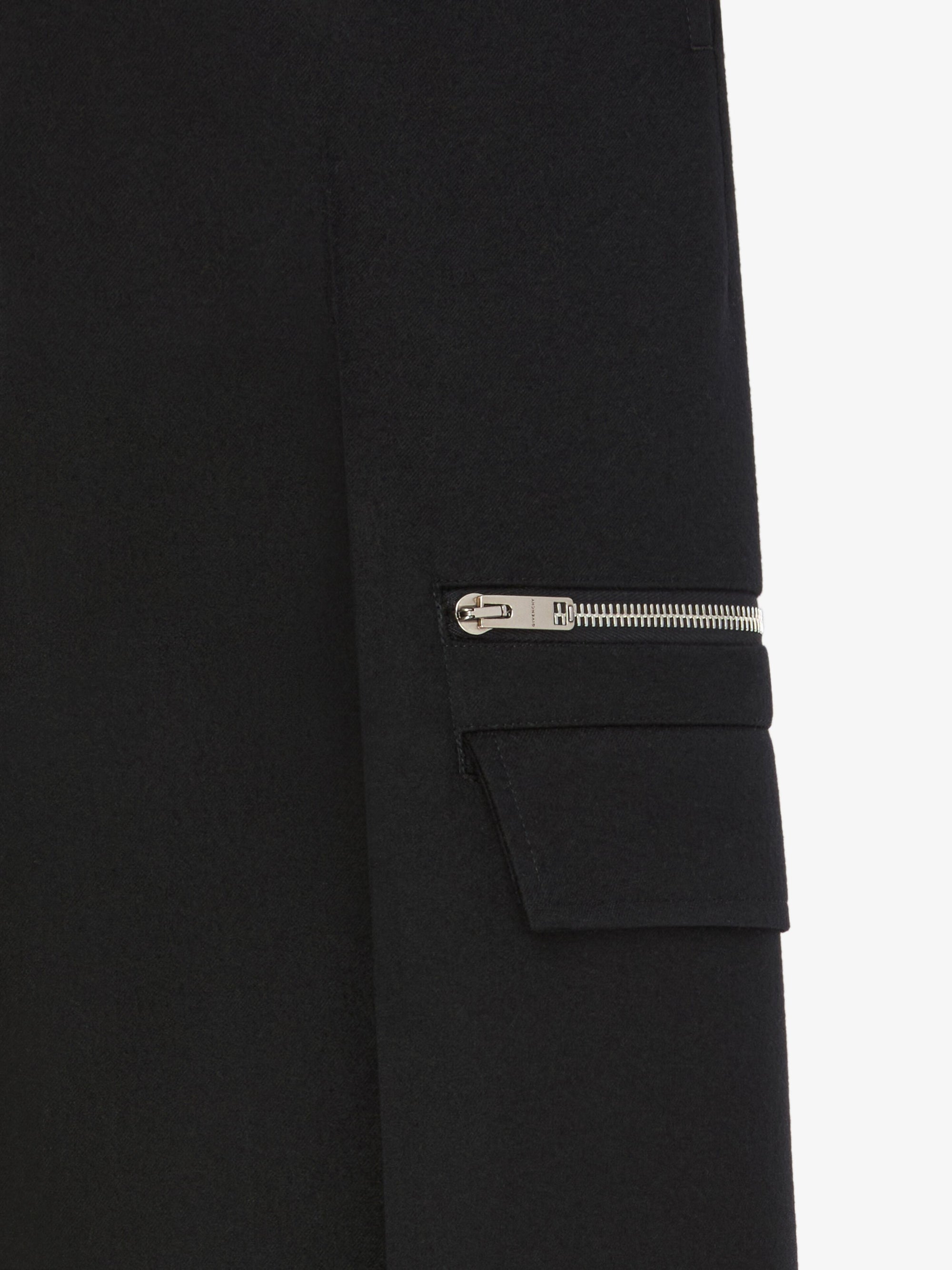 FORMAL PANT WITH POCKETS DETAILS