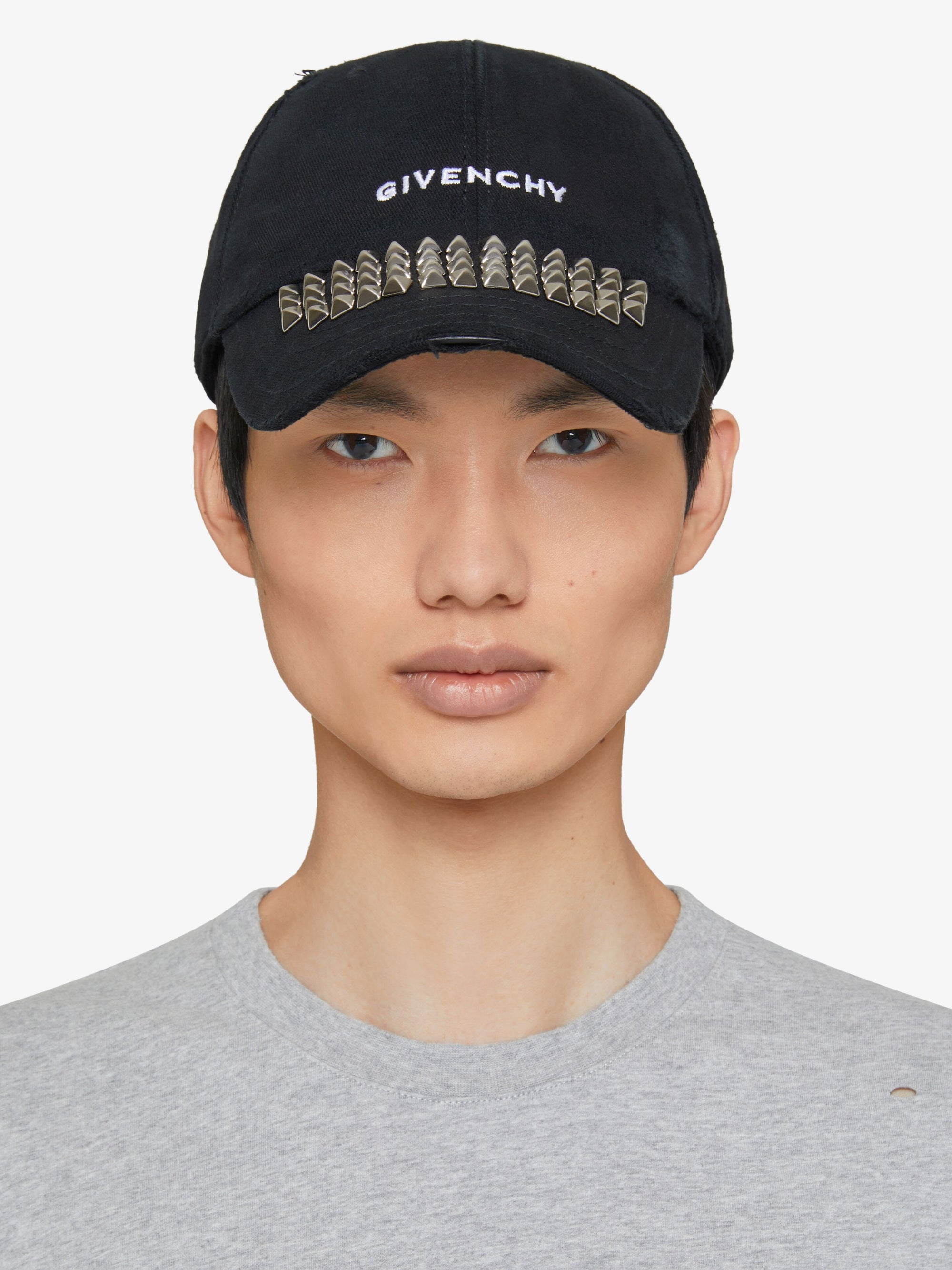 CURVED CAP WITH EMBROIDERED LOGO