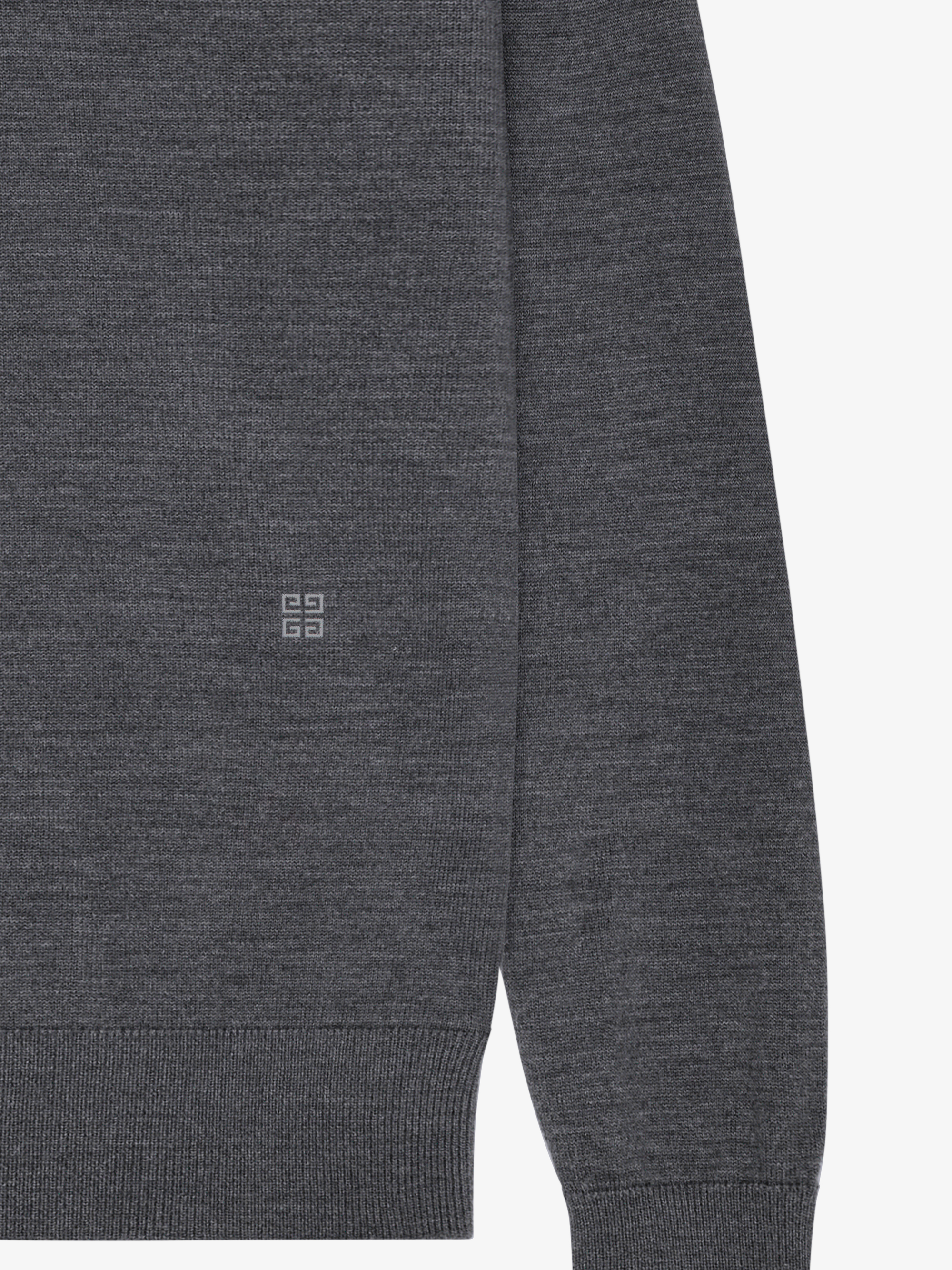 4G EMBROIDERED TURTLE NECK