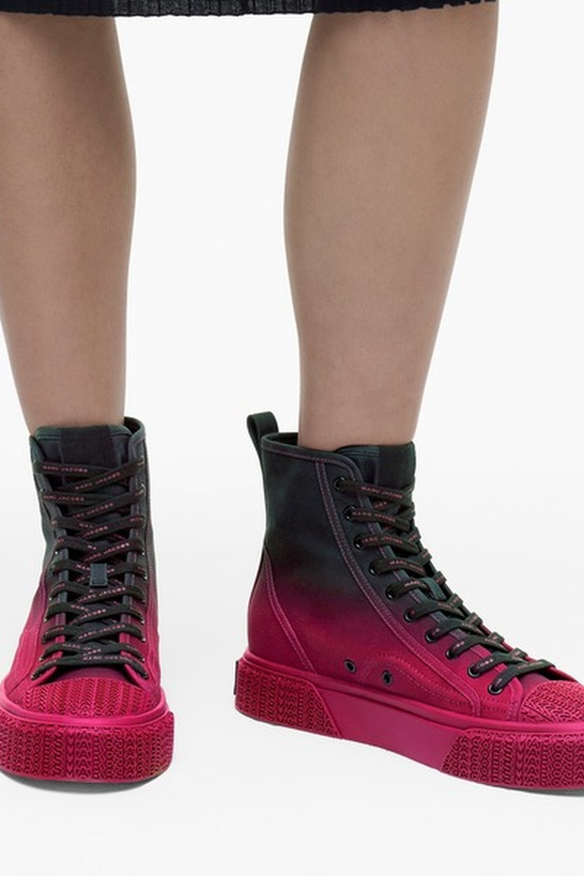 Baskets à clous en toile enduite - Black & Hot Pink
