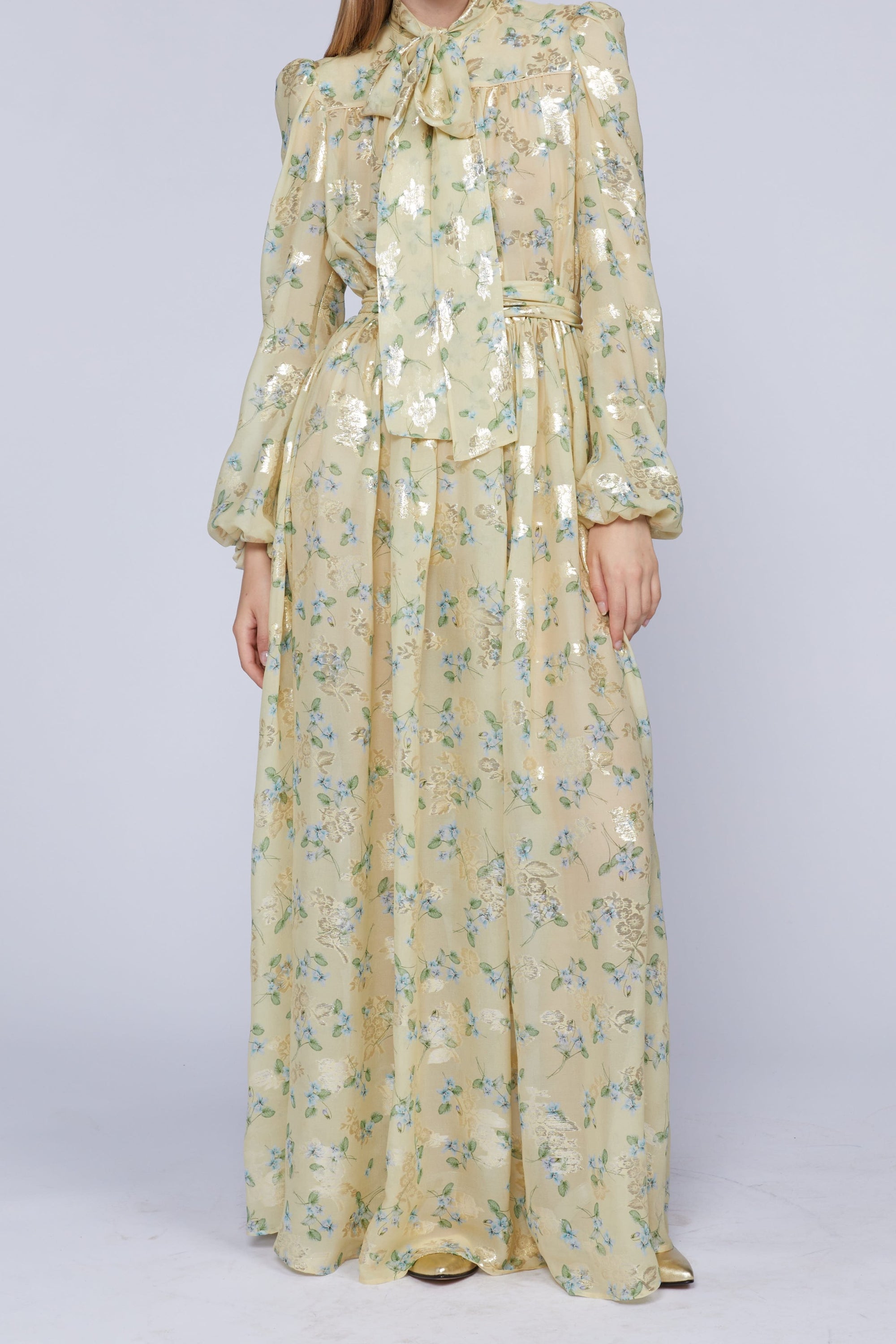 ROBE LONGUE JAUNE AVEC NŒUD AU COL