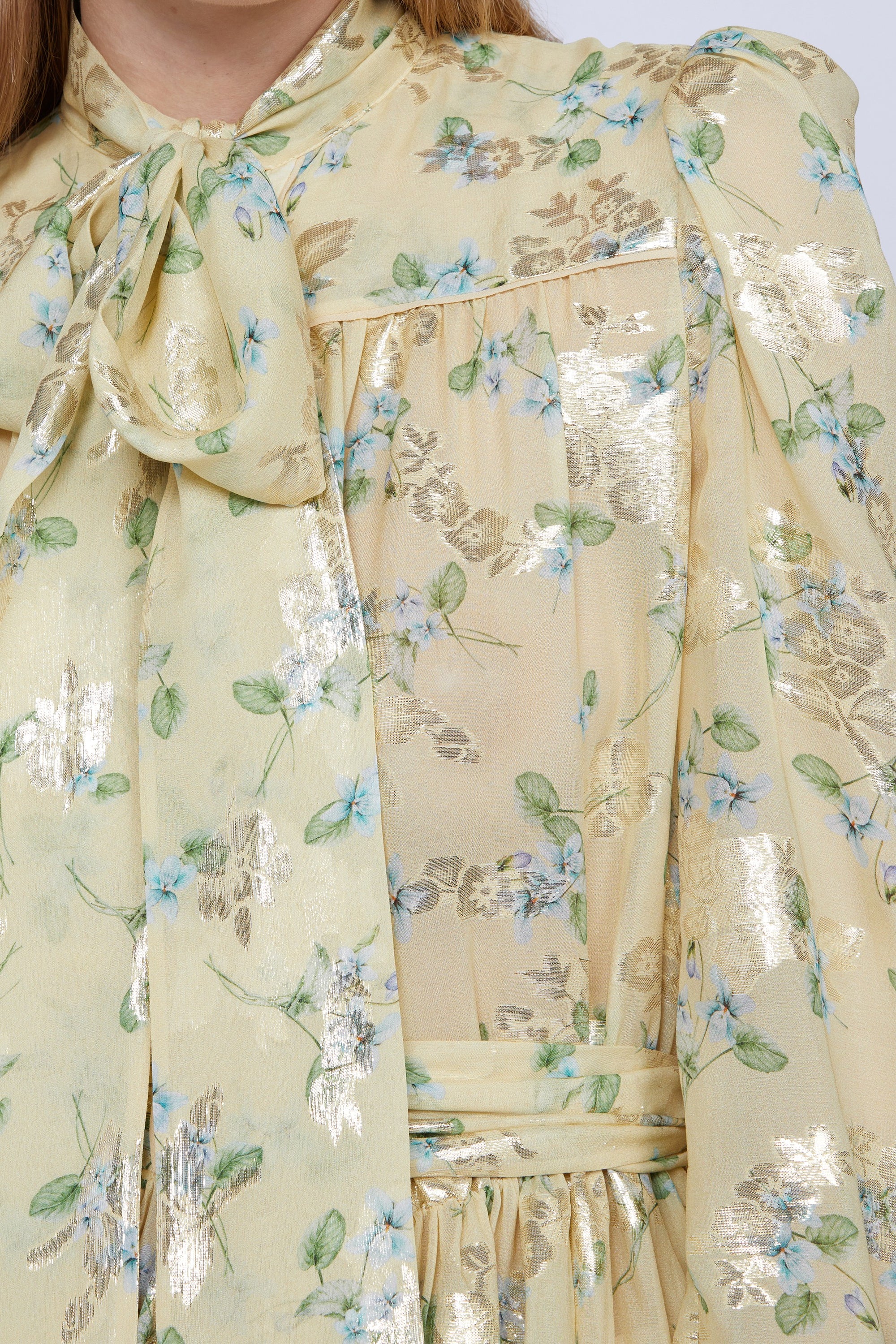 ROBE LONGUE JAUNE AVEC NŒUD AU COL