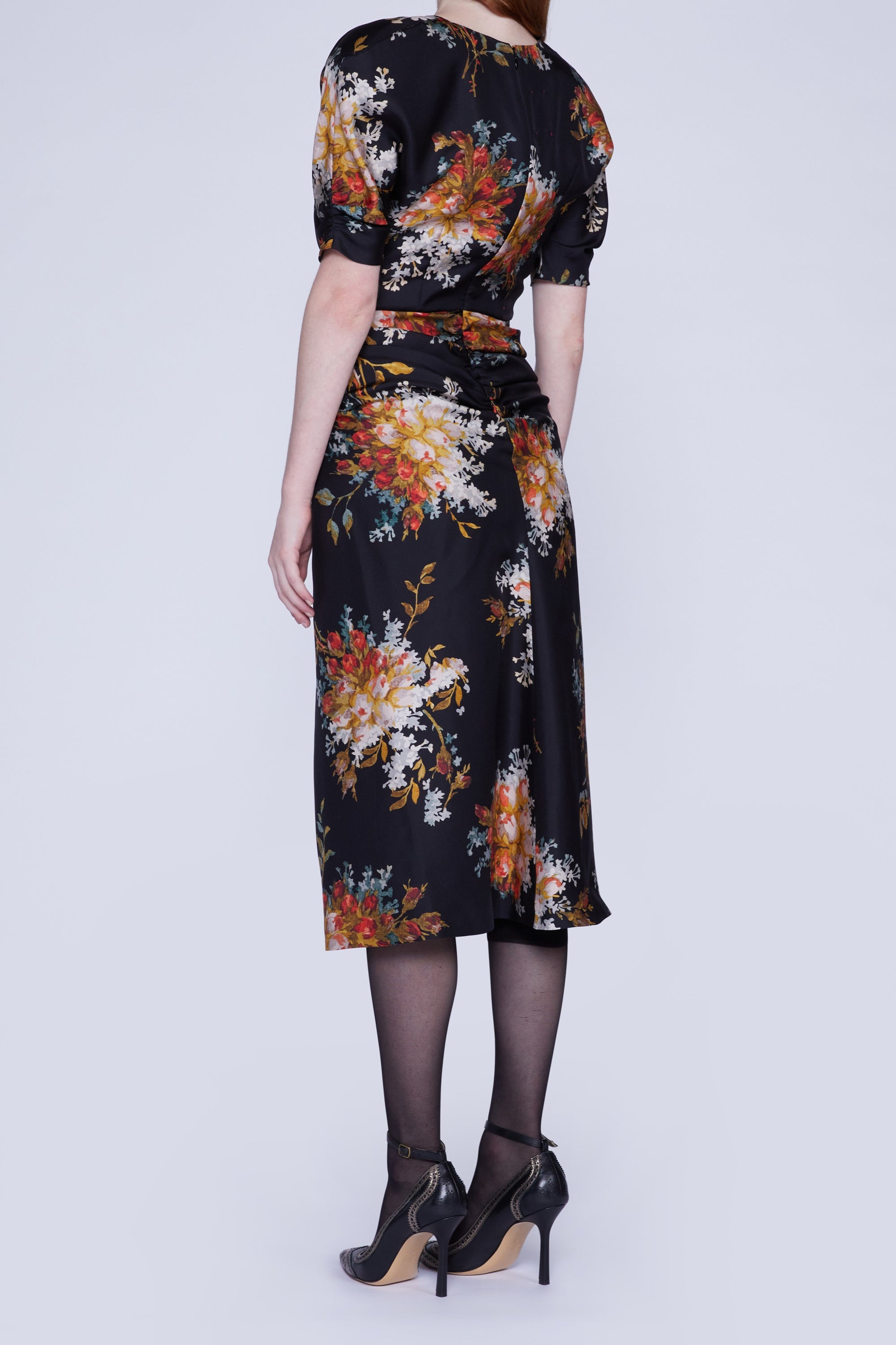 Robe avec plissé devant et manches courtes en soie - Nero Fantasia