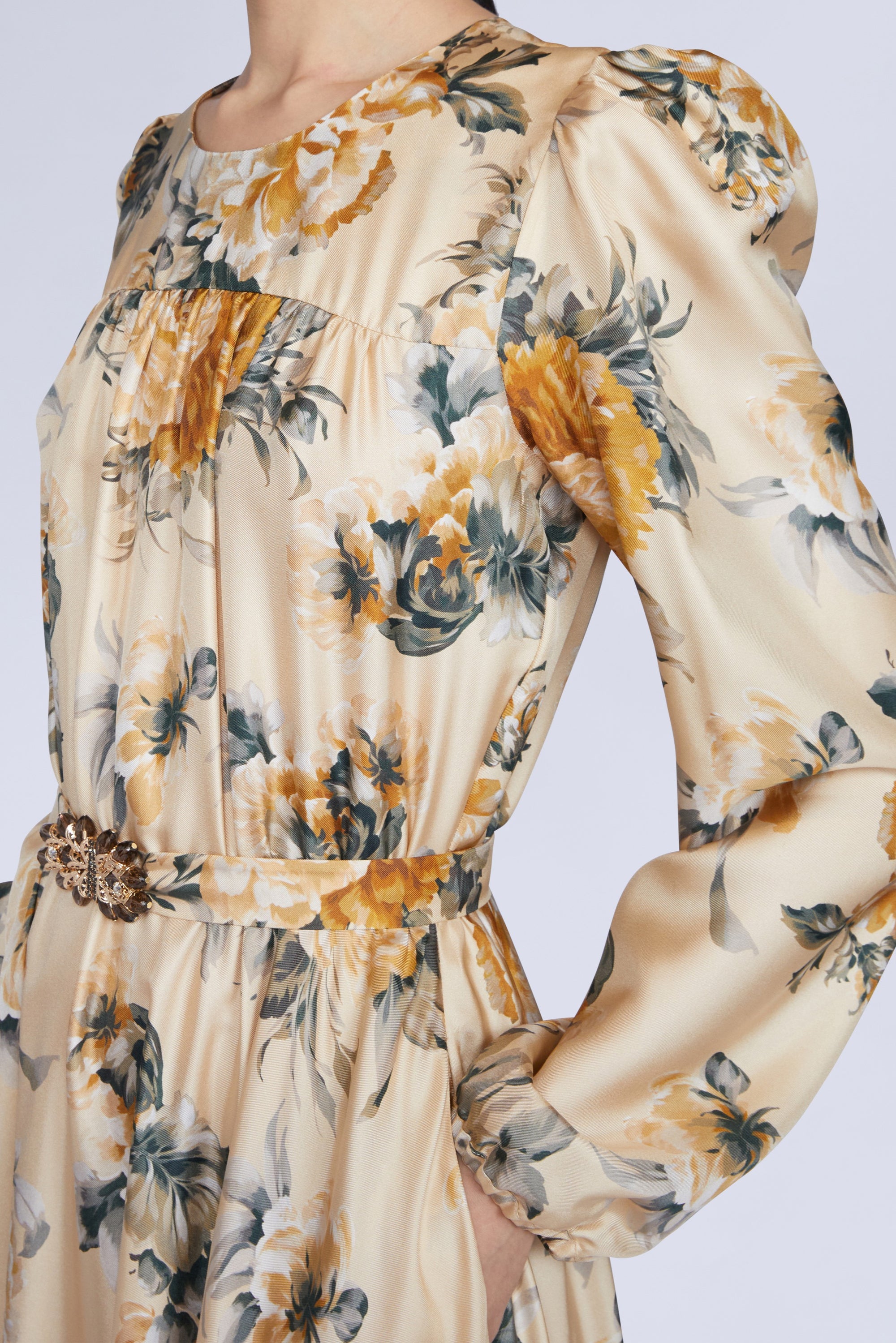 Robe longue en soie avec ceinture - Crema Fantasia