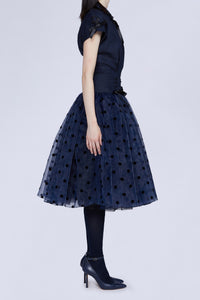 Robe midi coupe bas de taille et jupe en organza à pois - Blu & Nero