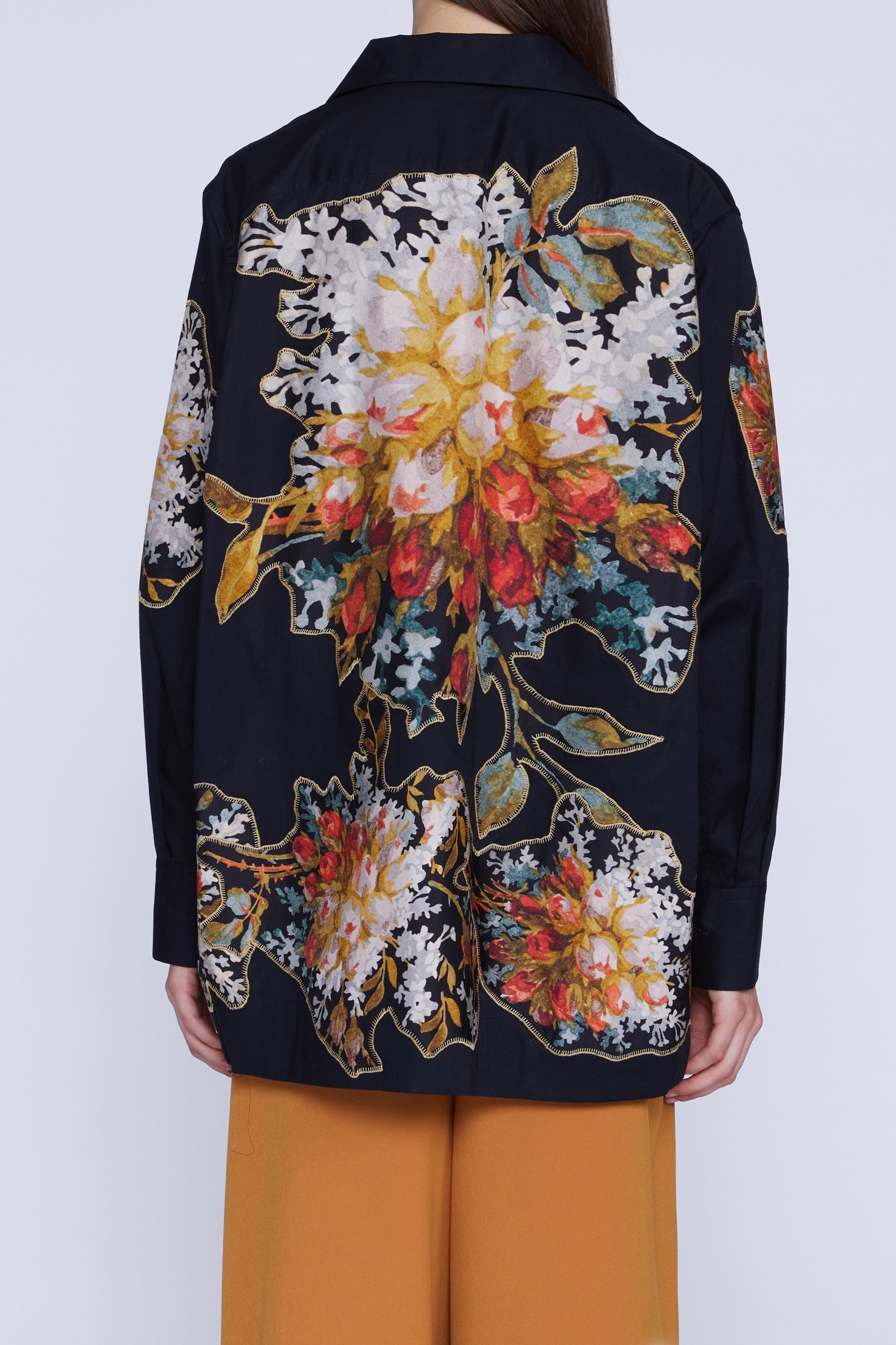 CHEMISE DE BASE NOIRE AVEC INSERTIONS IMPRIMÉ BOUQUET NOIR
