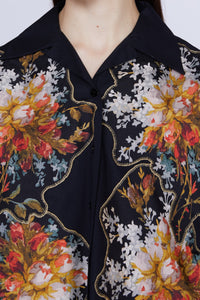 CHEMISE DE BASE NOIRE AVEC INSERTIONS IMPRIMÉ BOUQUET NOIR