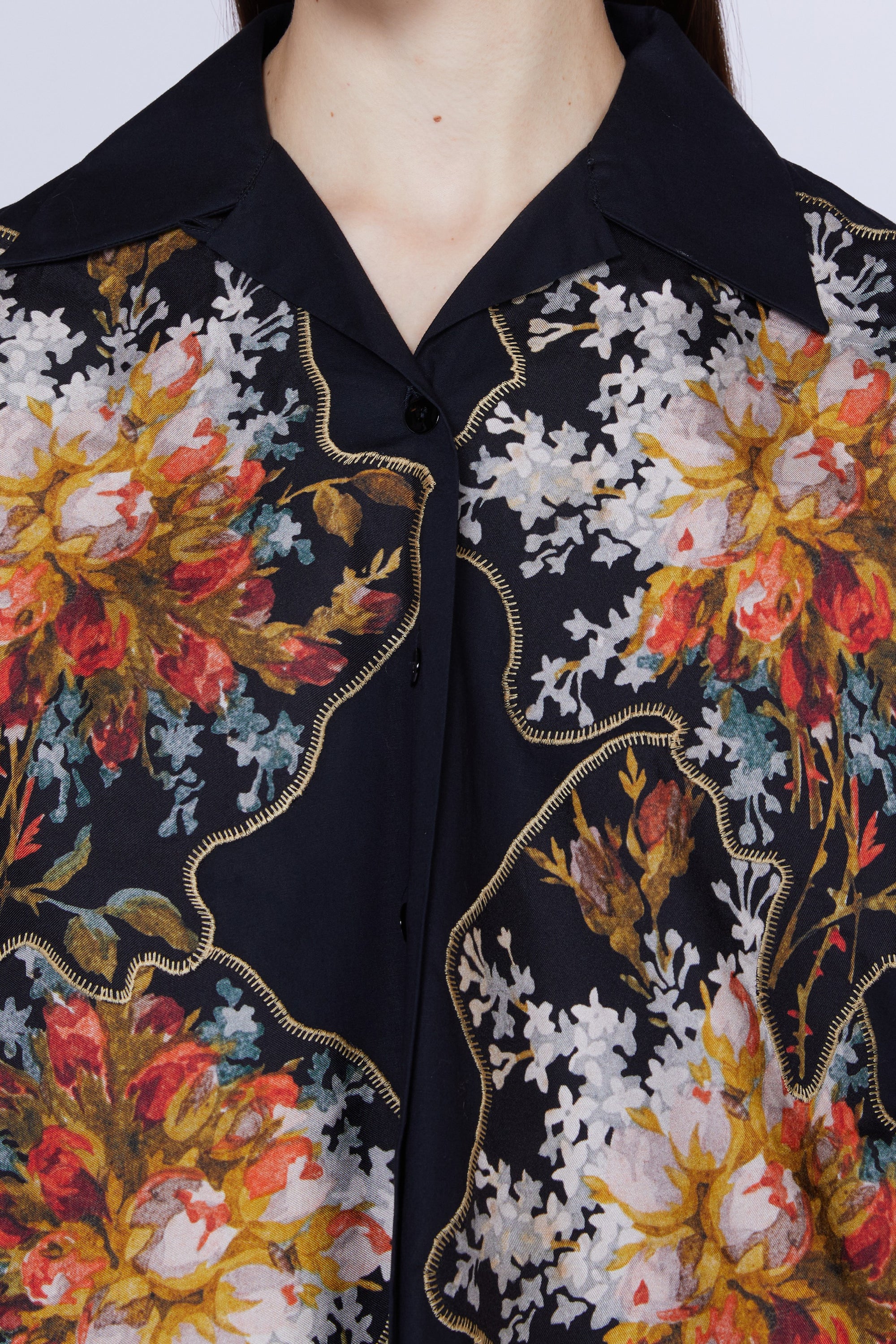 CHEMISE DE BASE NOIRE AVEC INSERTIONS IMPRIMÉ BOUQUET NOIR