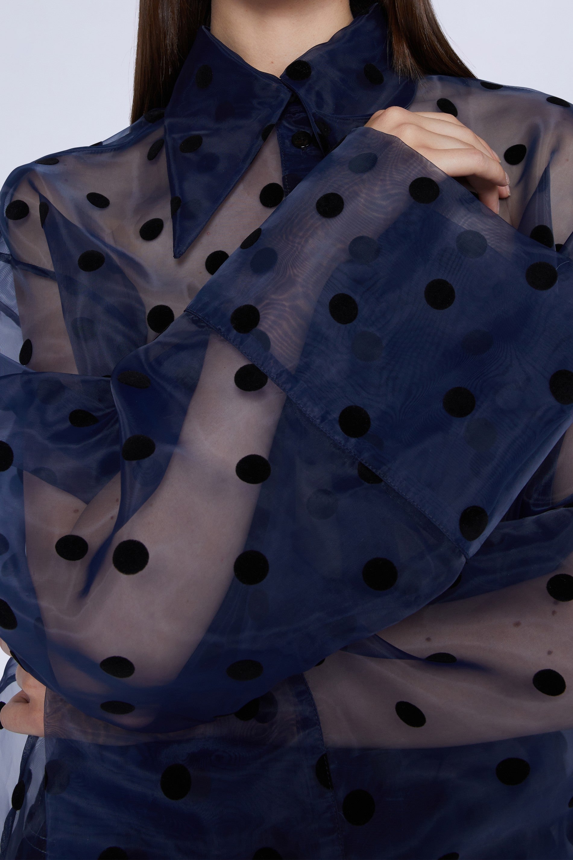 Chemise oversize en organza à pois avec col pointu - Blu & Nero